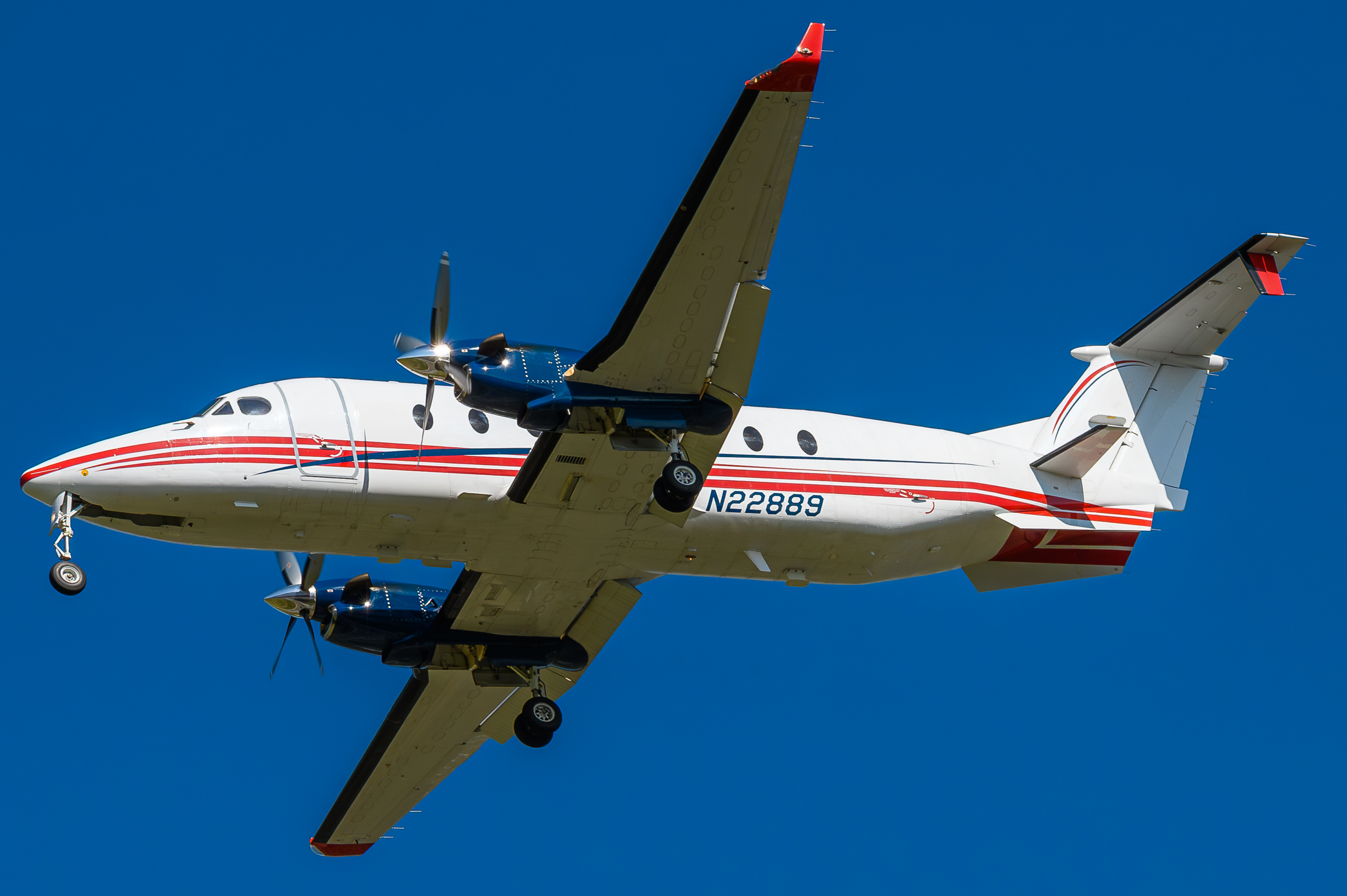 Full size: PRIVATE Beechcraft 1900 N22889 at Oceana Naval Air Station (Apollo Soucek Field)