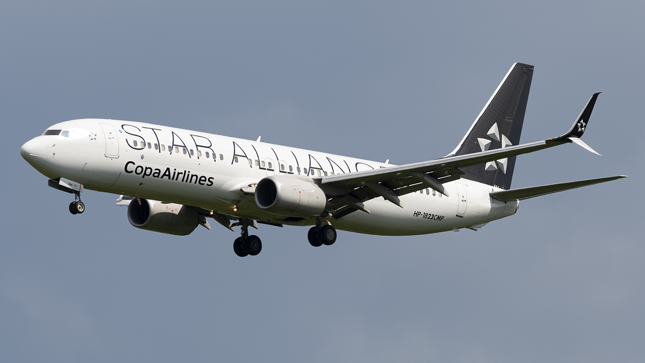 Full size: Copa Airlines Boeing 737-800 HP-1823CMP at Washington Dulles International Airport