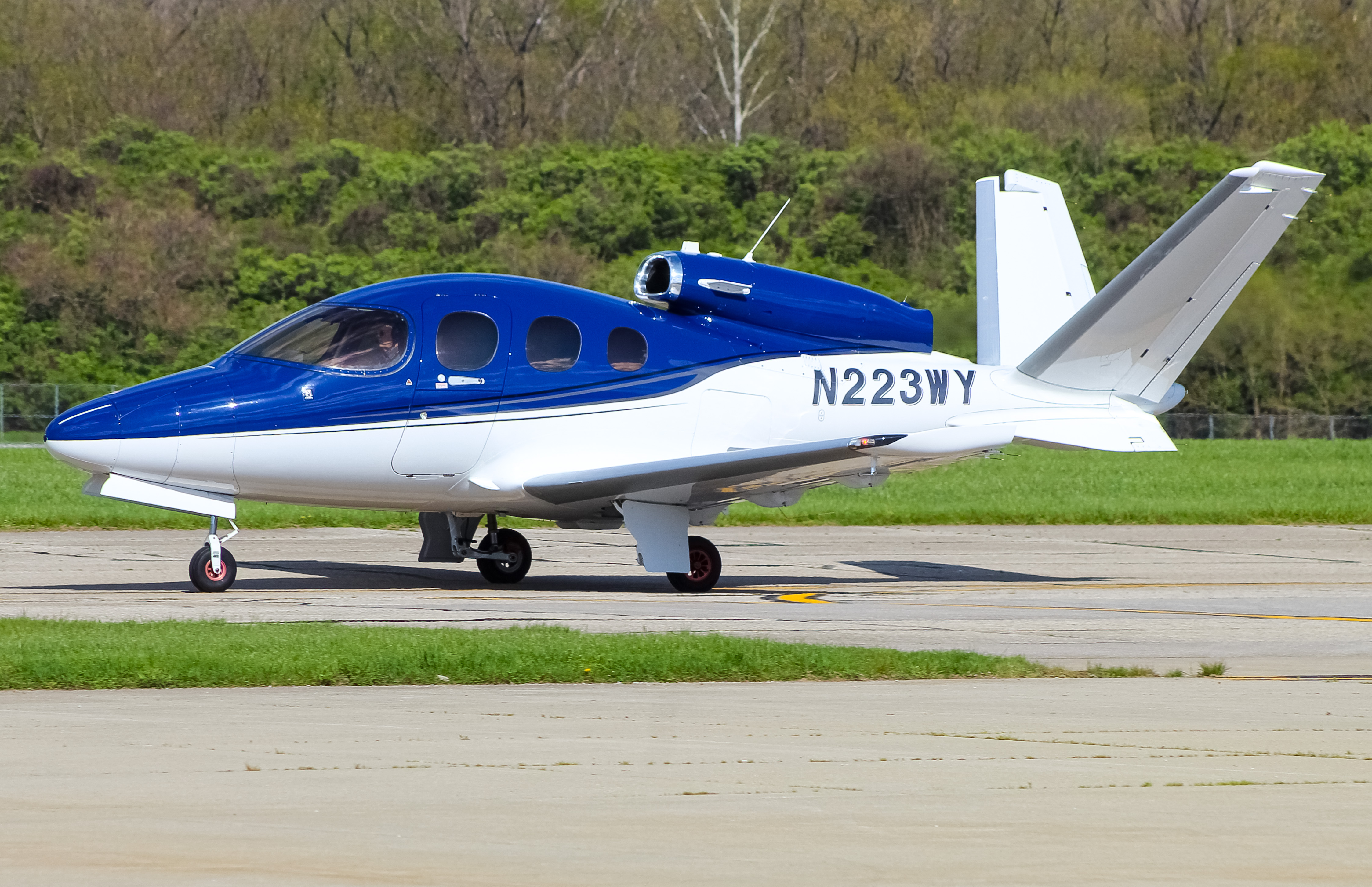 Full size: PRIVATE  Cirrus Vision Jet SF50 N223WY at Cincinnati Municipal Airport/Lunken Field