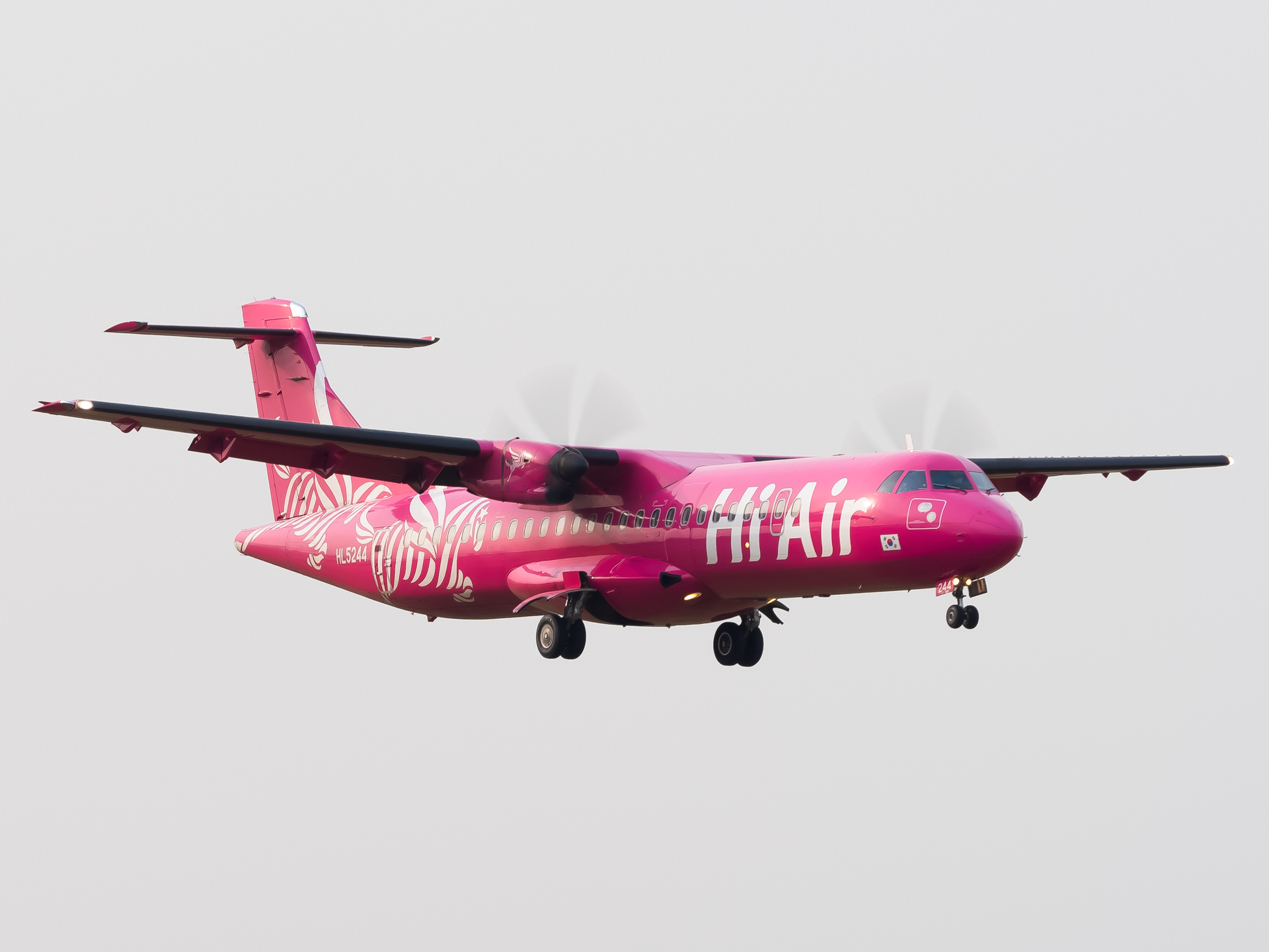 Full size: Hi Air ATR 72-500 HL5244 at Seoul-Gimpo International Airport