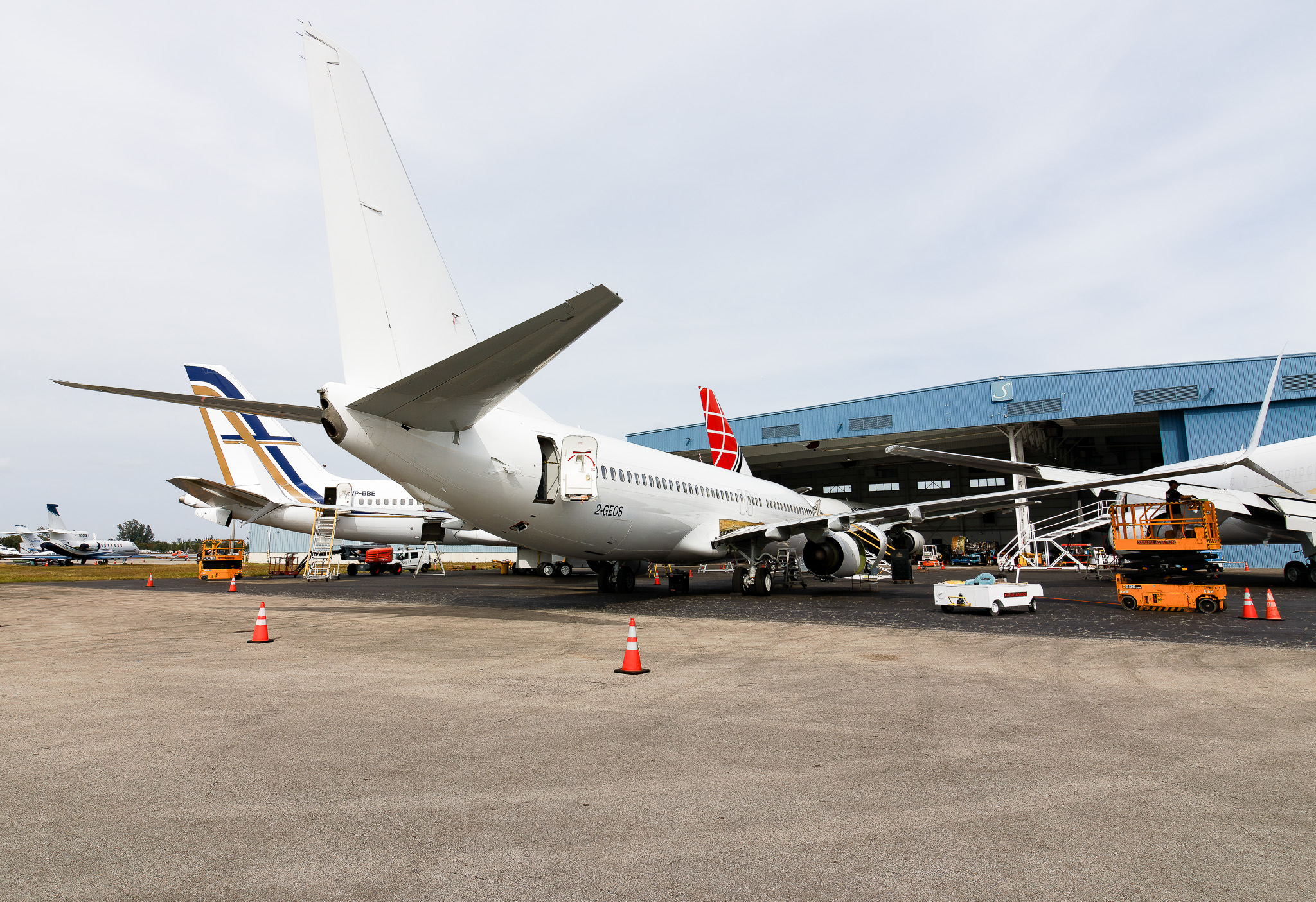 Full size: PRIVATE Boeing 737-800 2-GEOS at Miami Opa Locka Executive Airport