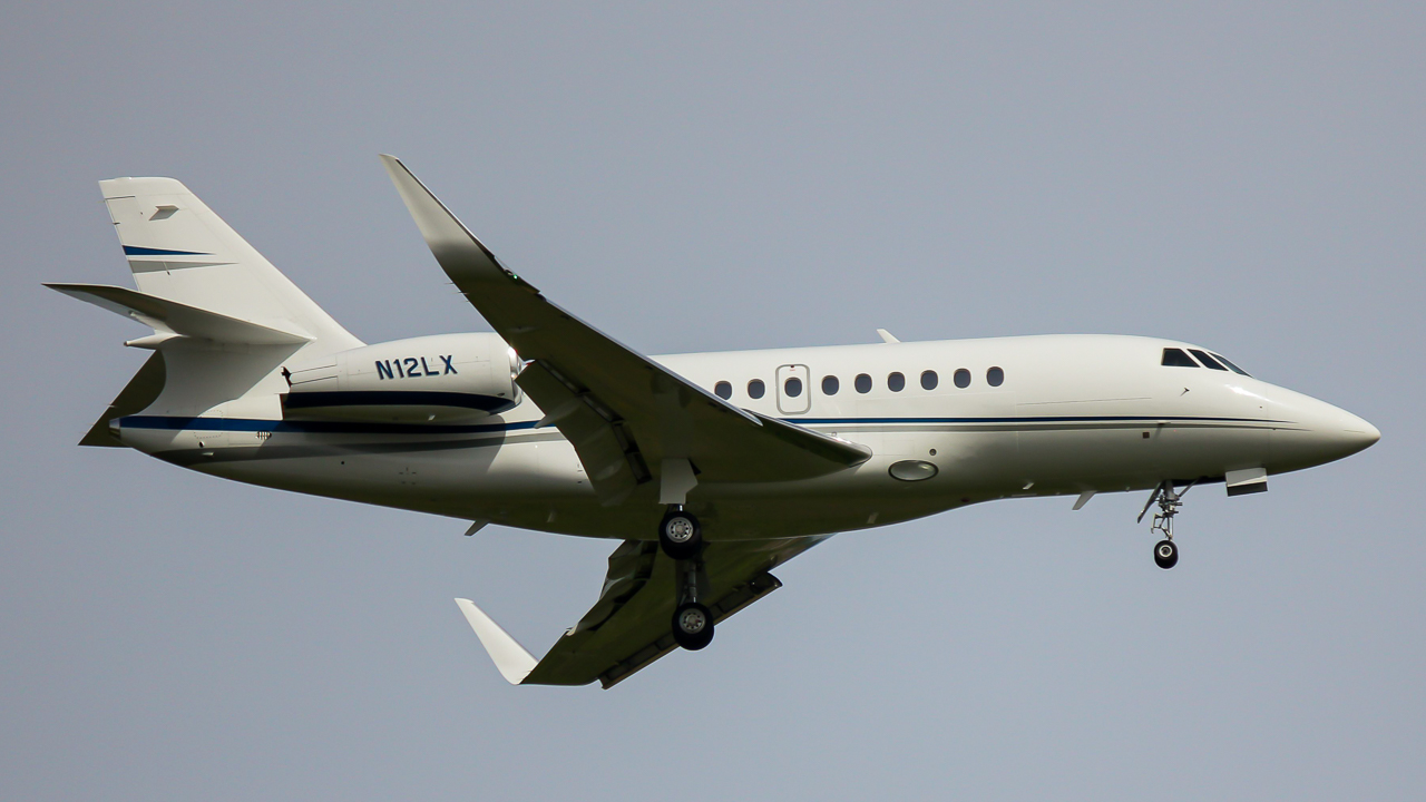 Full size: PRIVATE Dassault Falcon 2000EX N12LX at Rickenbacker International Airport