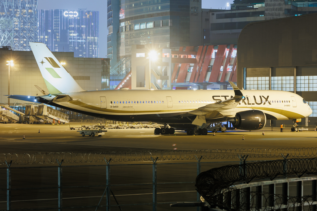 Full size: Starlux Airlines Airbus A350-900 B-58501 at Macau International Airport