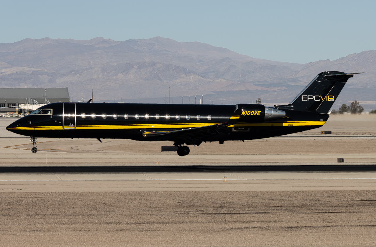 Full size: PRIVATE Bombardier Challenger 850 N100EX at Harry Reid International Airport