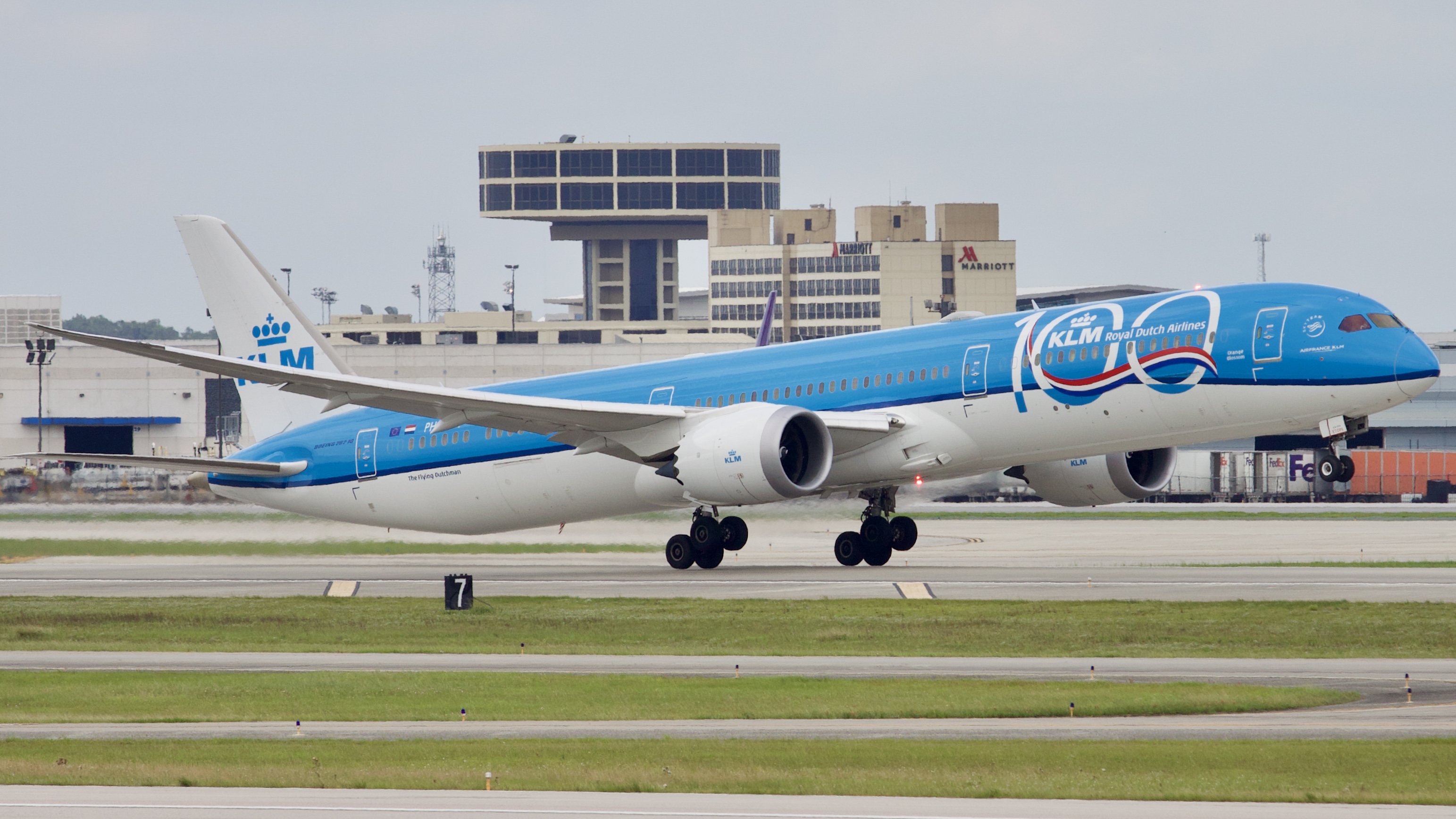 Full size: KLM Boeing 787-10 PH-BKA at Houston-George Bush Intercontinental Airport
