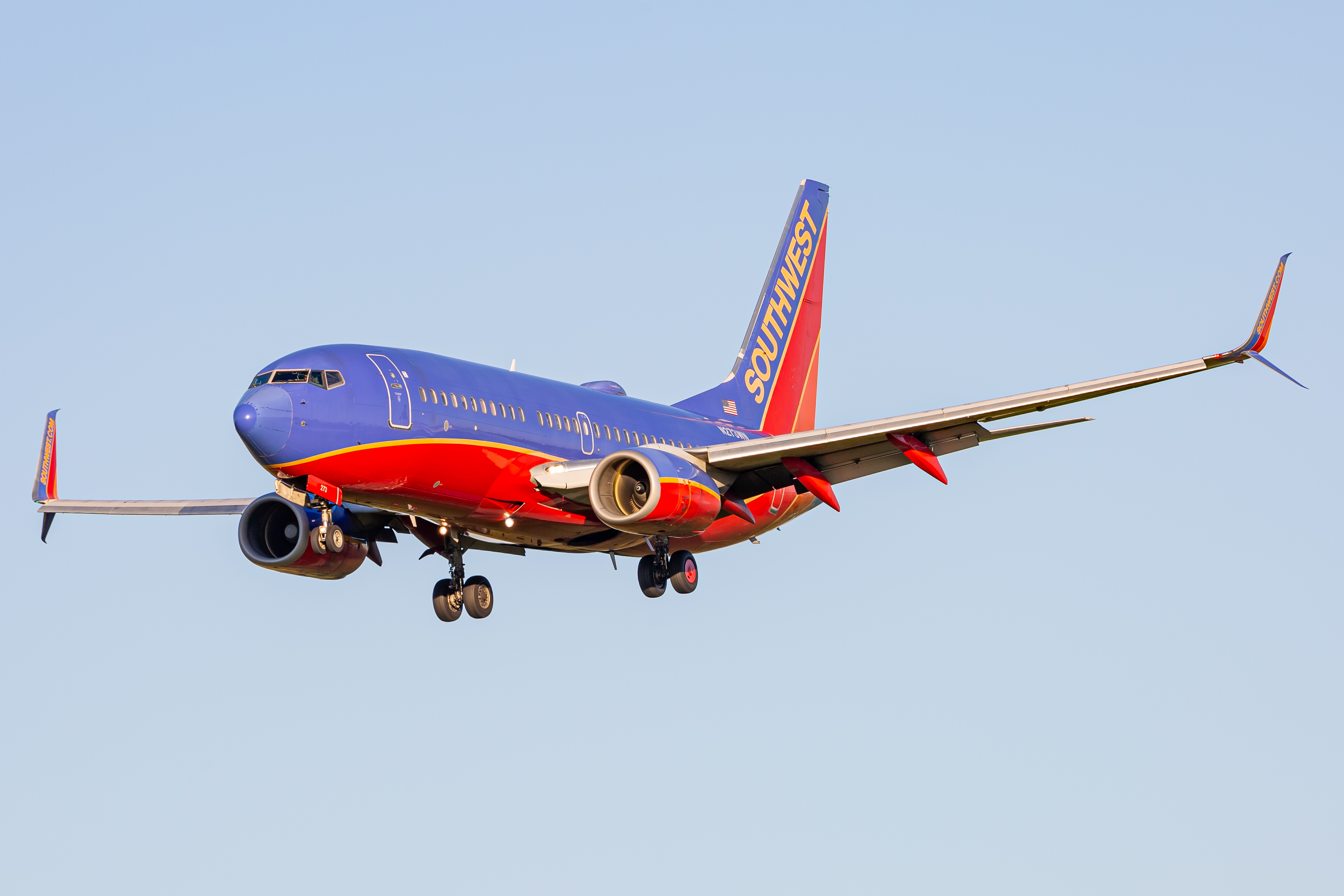 Full size: Southwest Airlines Boeing 737-700 N273WN at Baltimore/Washington International Thurgood Marshall Airport