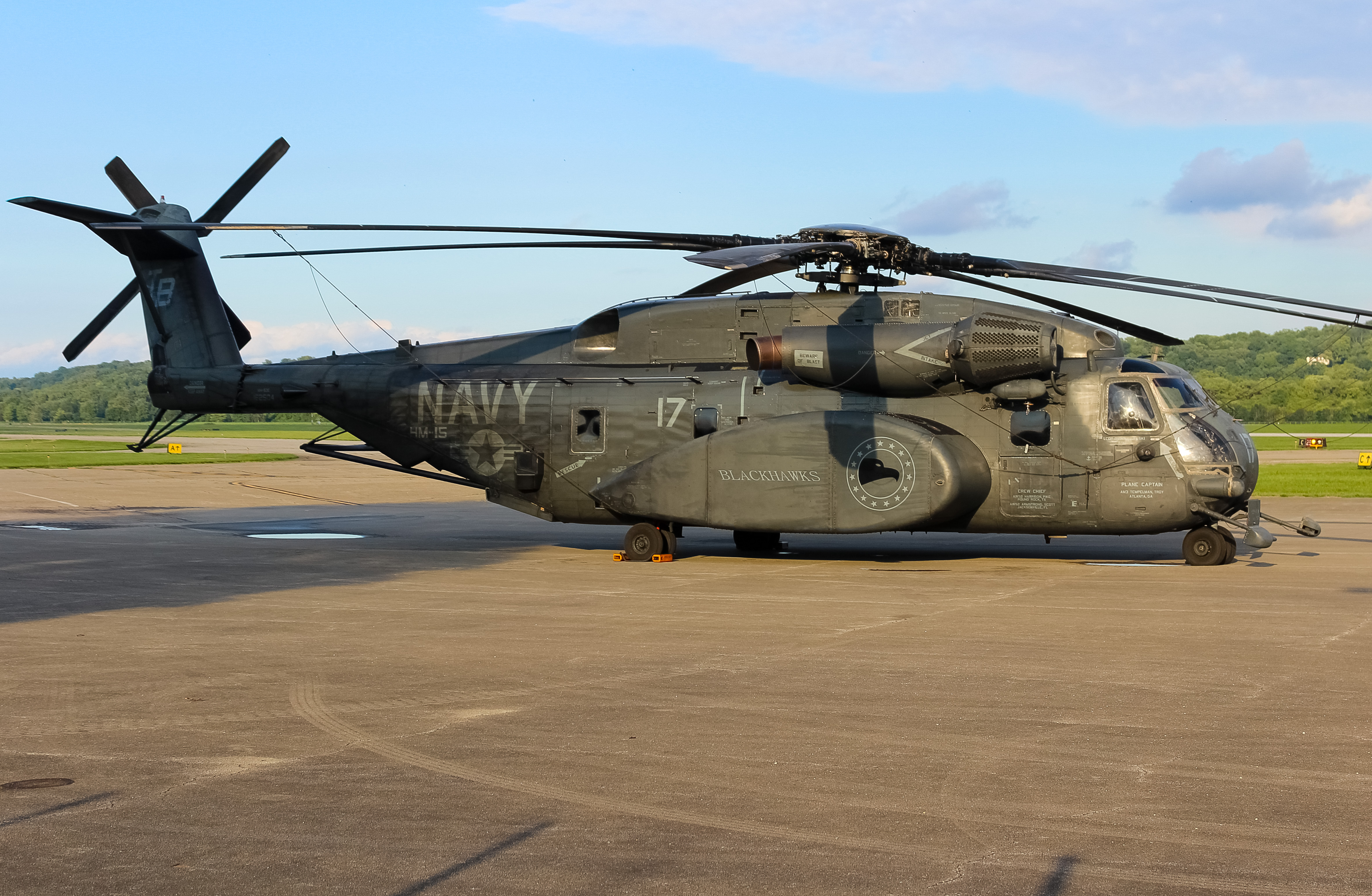 Full size: USN - United States Navy Sikorsky MH-53E Sea Dragon 162504 at Cincinnati Municipal Airport/Lunken Field