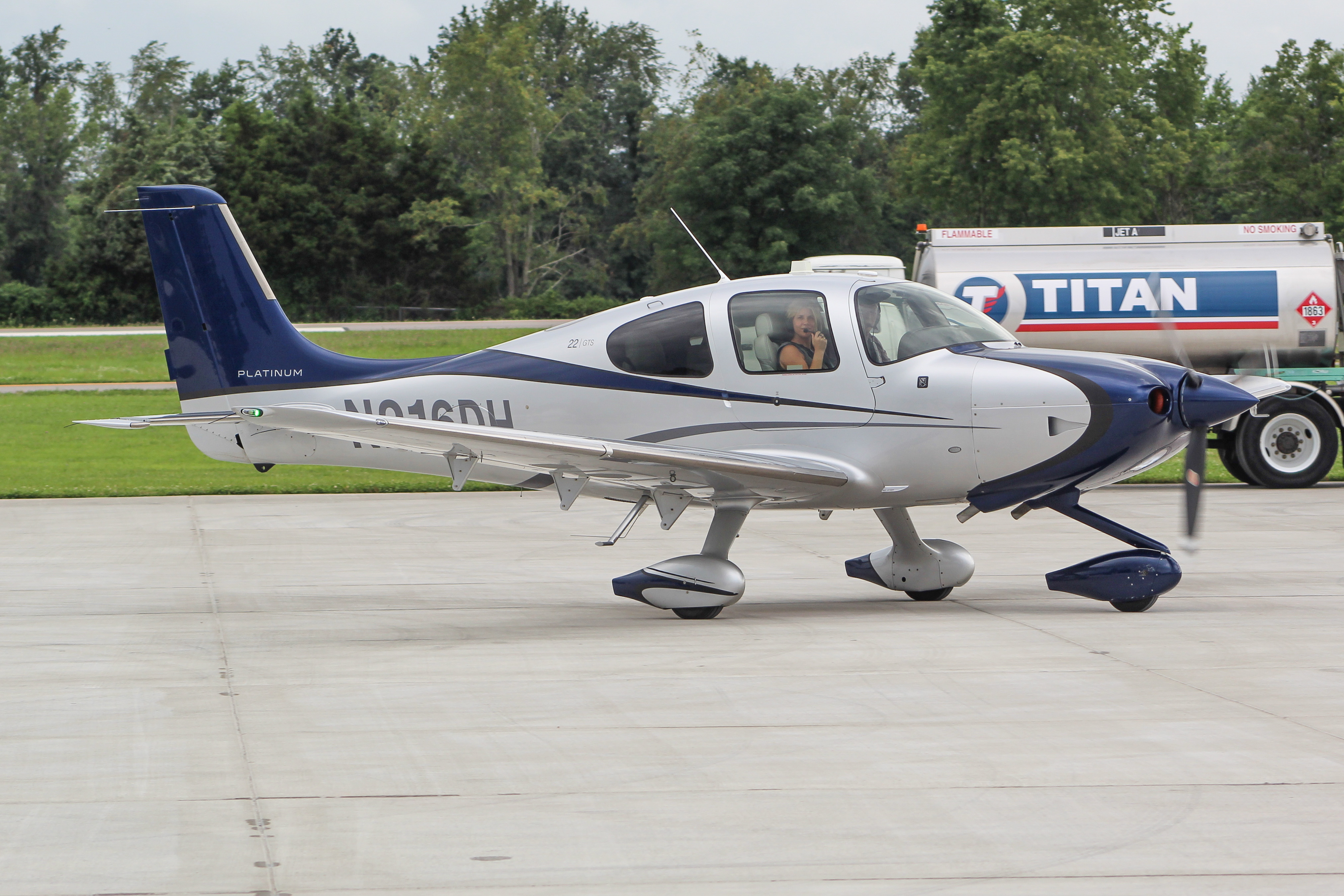 Full size: PRIVATE Cirrus SR-22 N216DH at Stuart Powell Field Airport