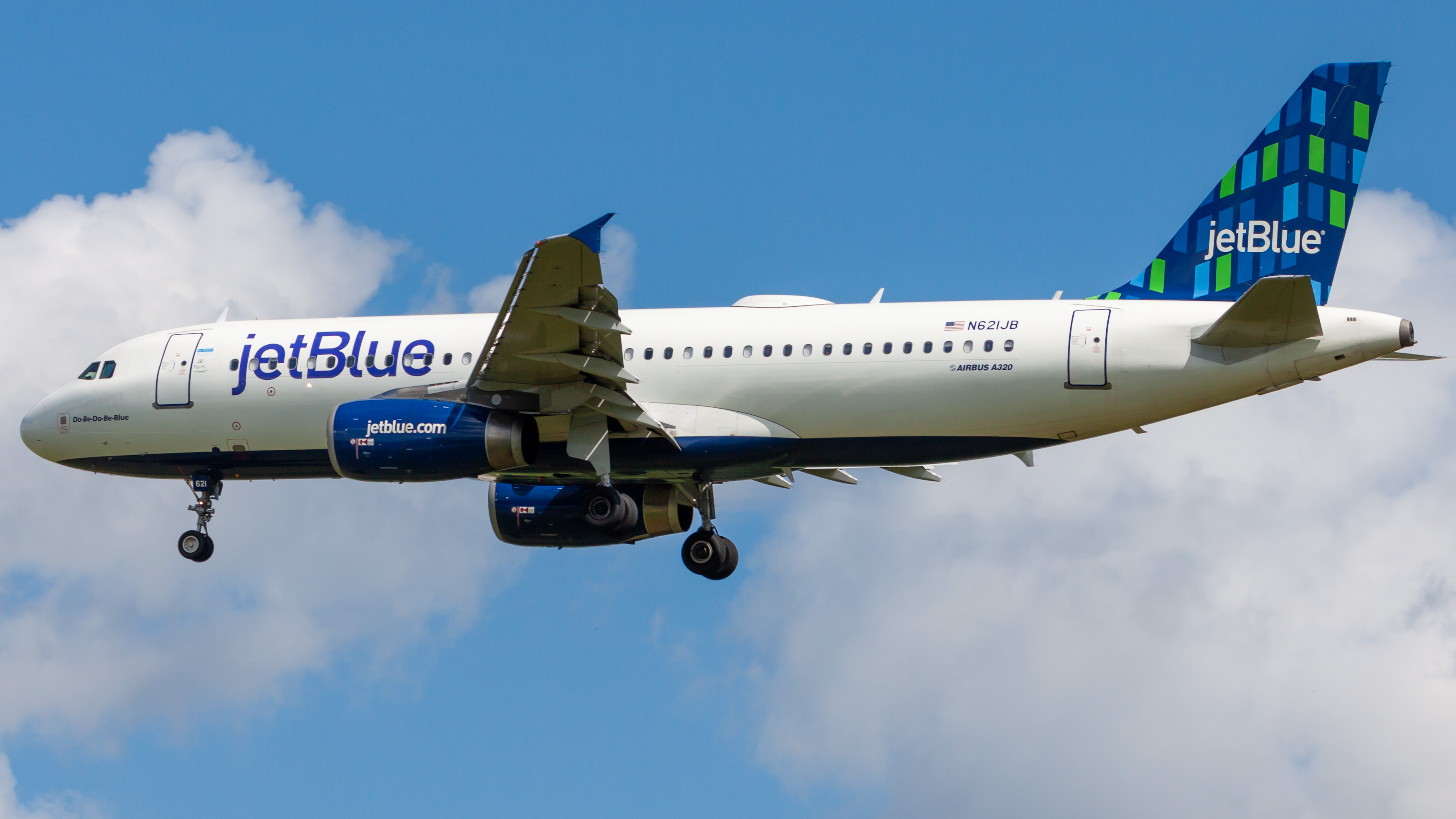 Full size: JetBlue Airways Airbus A320 N621JB at Orlando International Airport