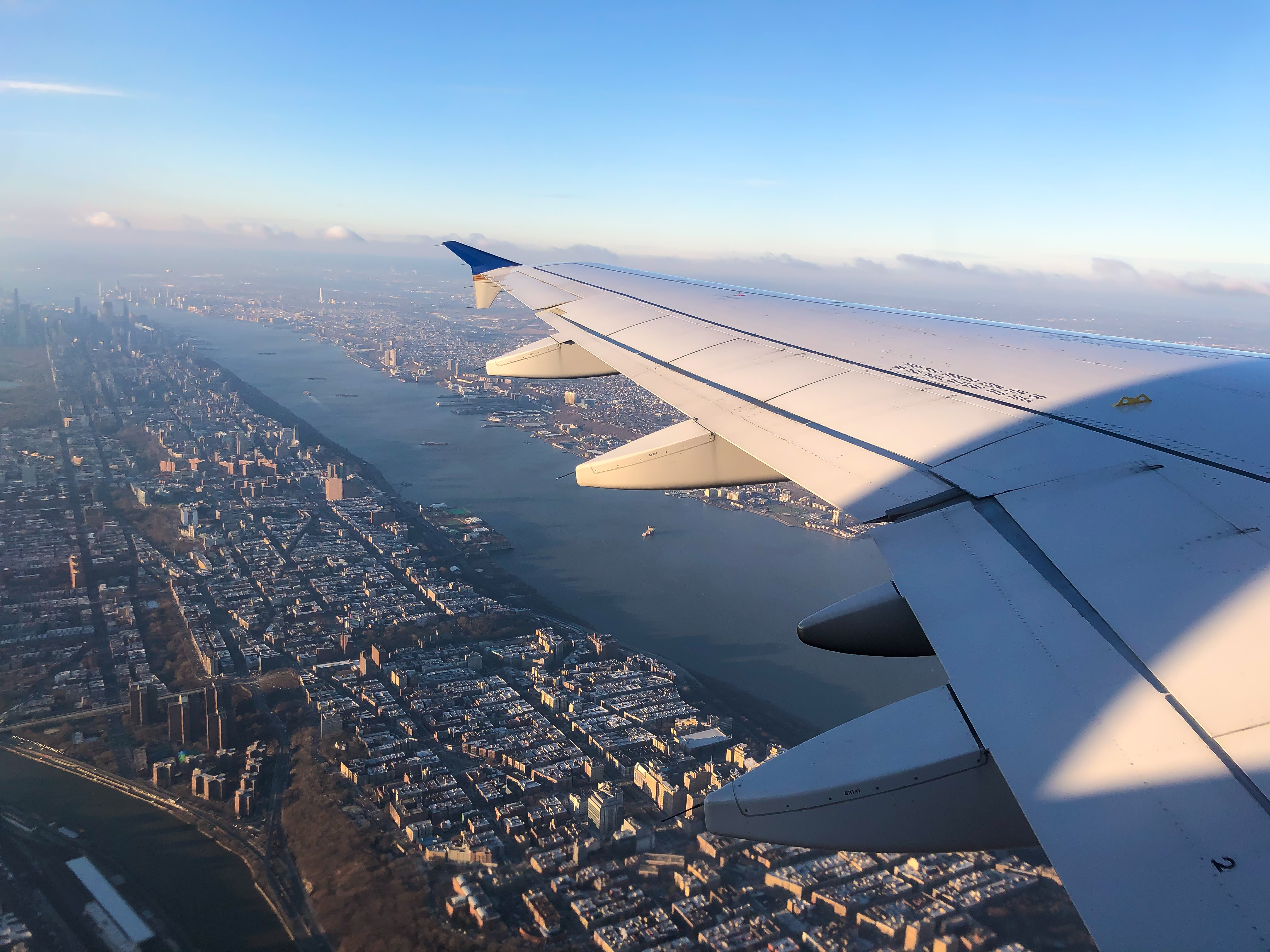 Full size: United Airlines Airbus A320 N469UA at LaGuardia Airport