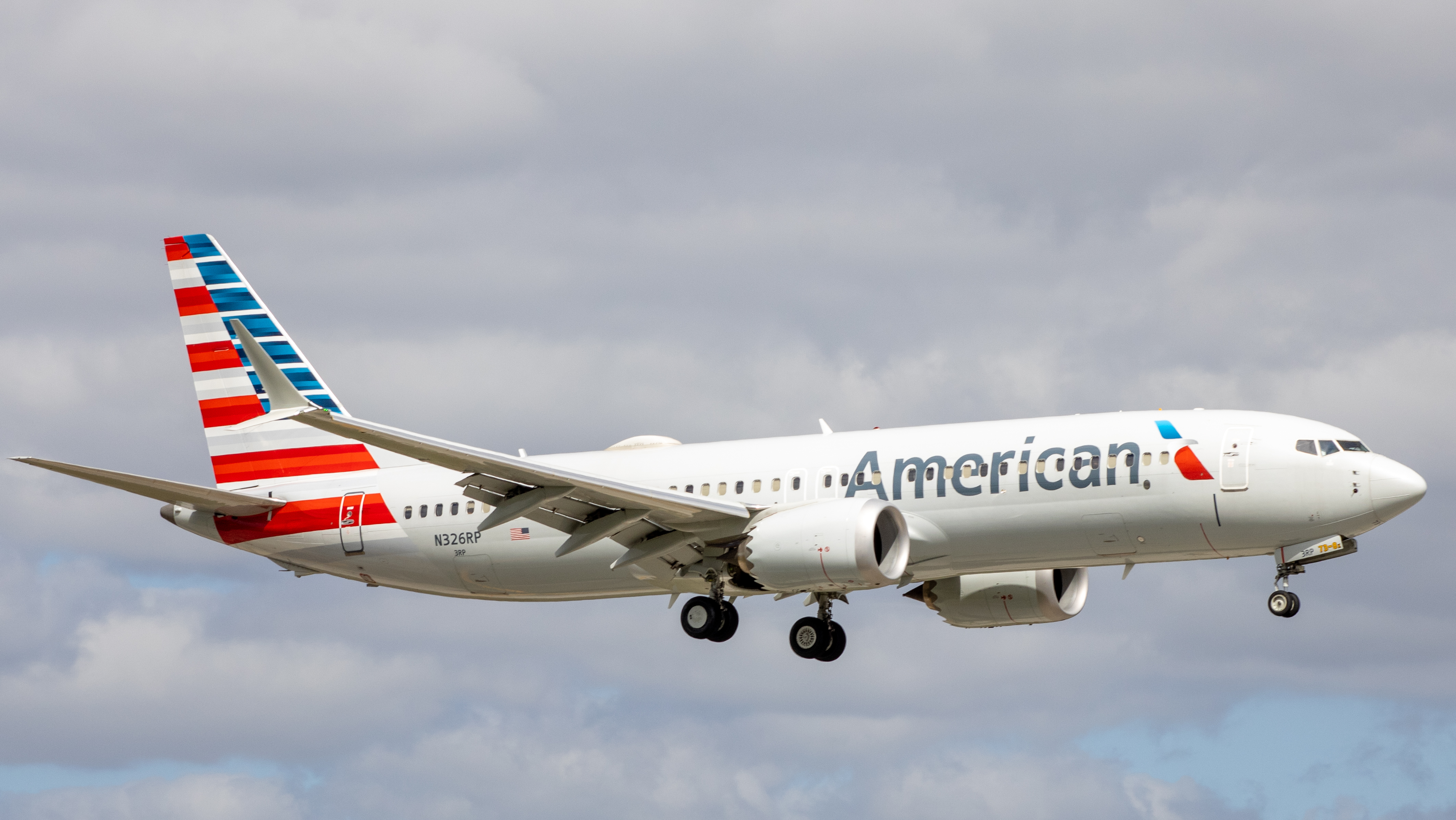 Full size: American Airlines Boeing 737 MAX 8 N326RP at Miami International Airport