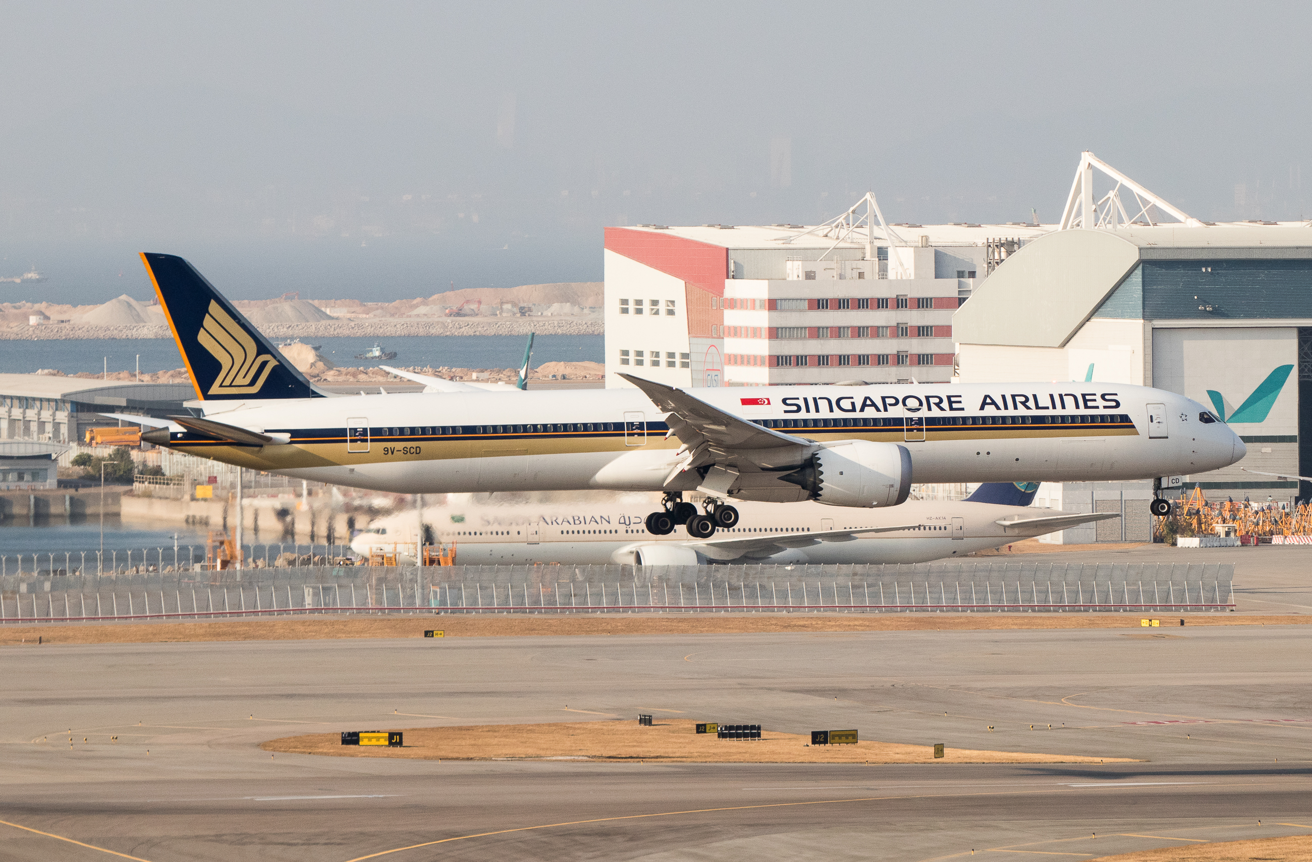 Full size: Singapore Airlines Boeing 787-10 9V-SCD at Hong Kong International Airport