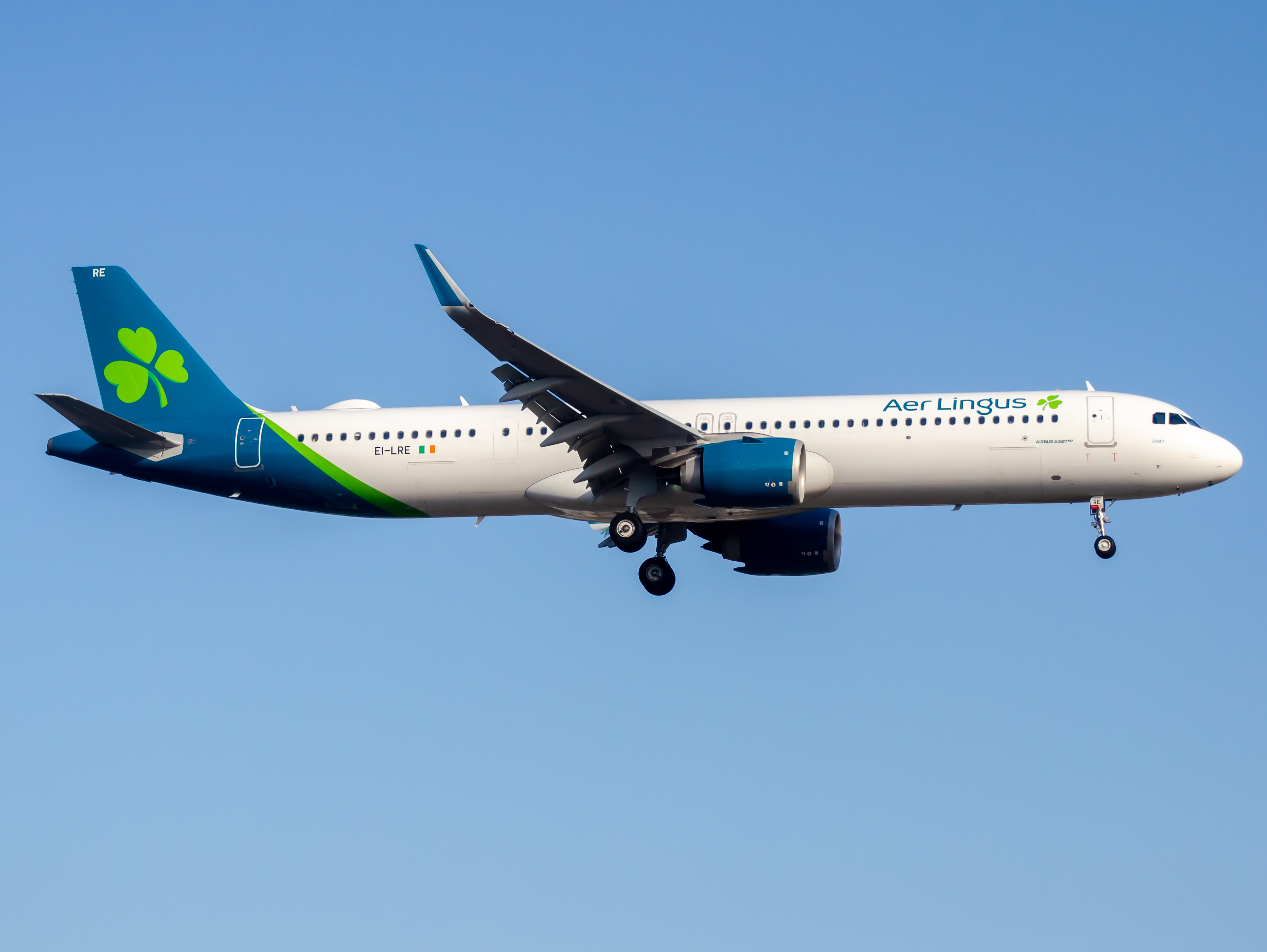 Full size: Aer Lingus Airbus A321NEO EI-LRE at Newark Liberty International Airport