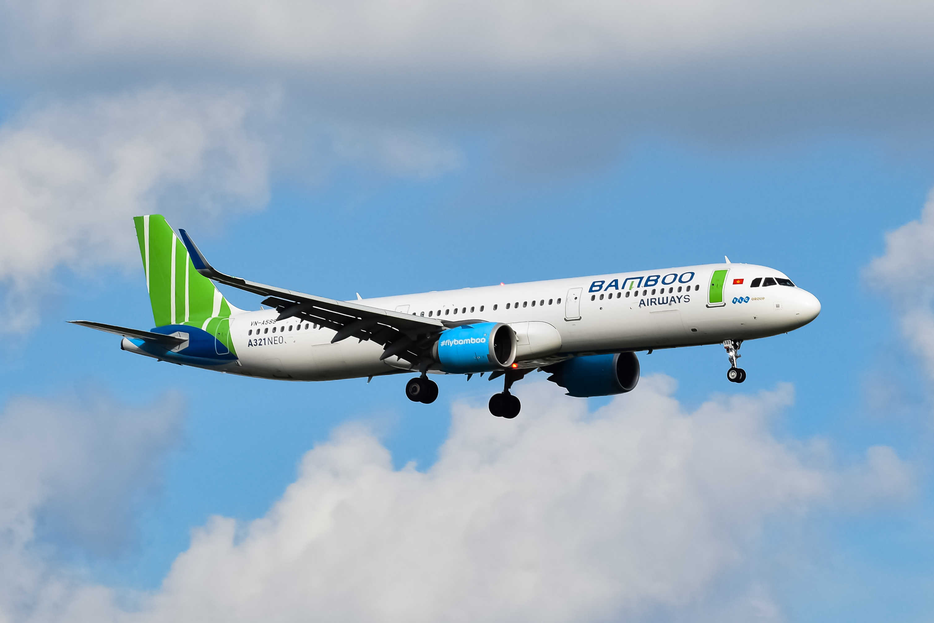 Full size: Bamboo Airways Airbus A321NEO VN-A589 at Tan Son Nhat International Airport