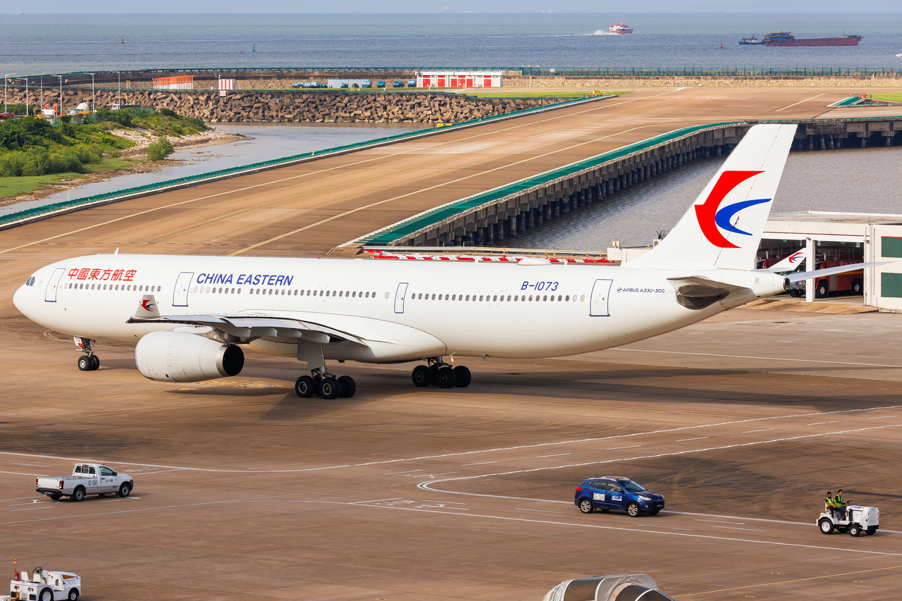 Full size: China Eastern Airlines Airbus A330-300 B-1073 at Macau International Airport