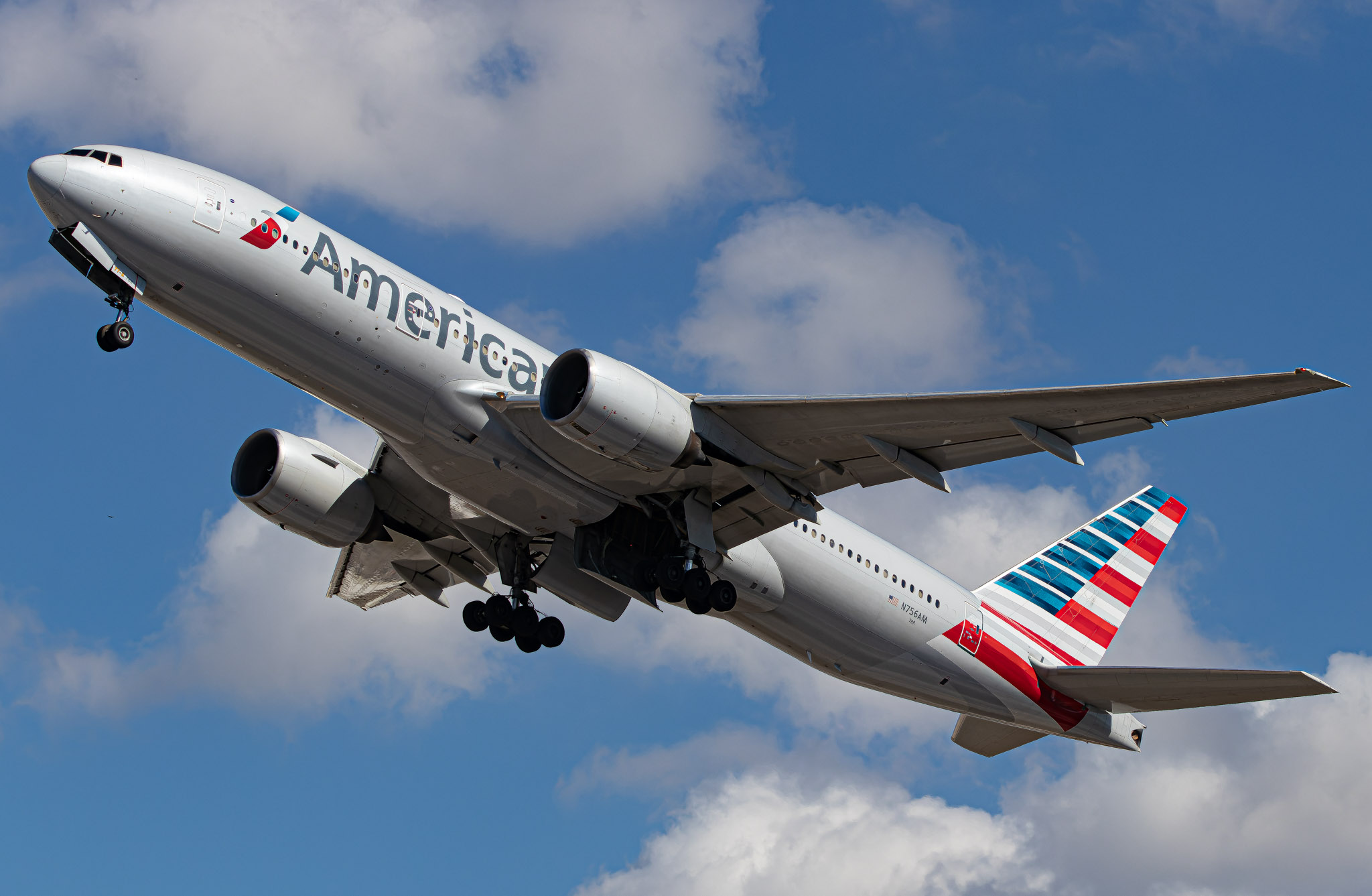 Full size: American Airlines Boeing 777-200ER N756AM at Miami International Airport