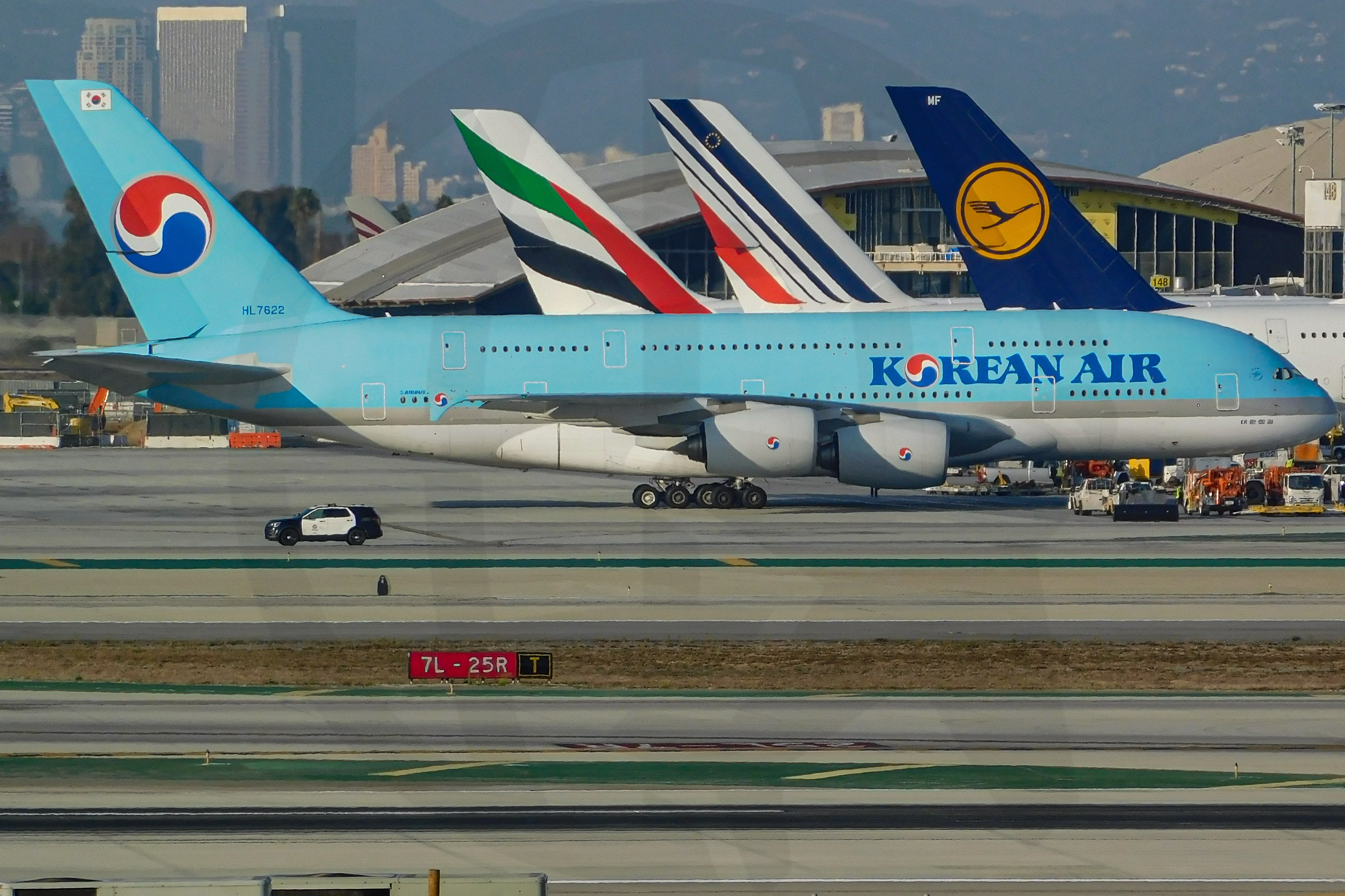 Full size: Korean Air A380-800 HL7622 at Los Angeles International Airport