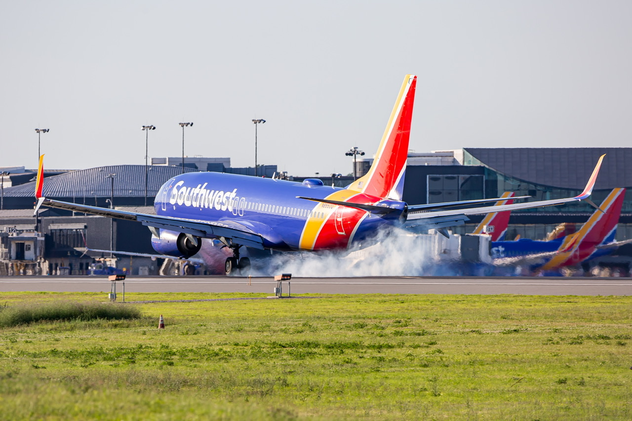 Full size: Southwest Airlines Boeing 737-800 N8550Q at Baltimore/Washington International Thurgood Marshall Airport