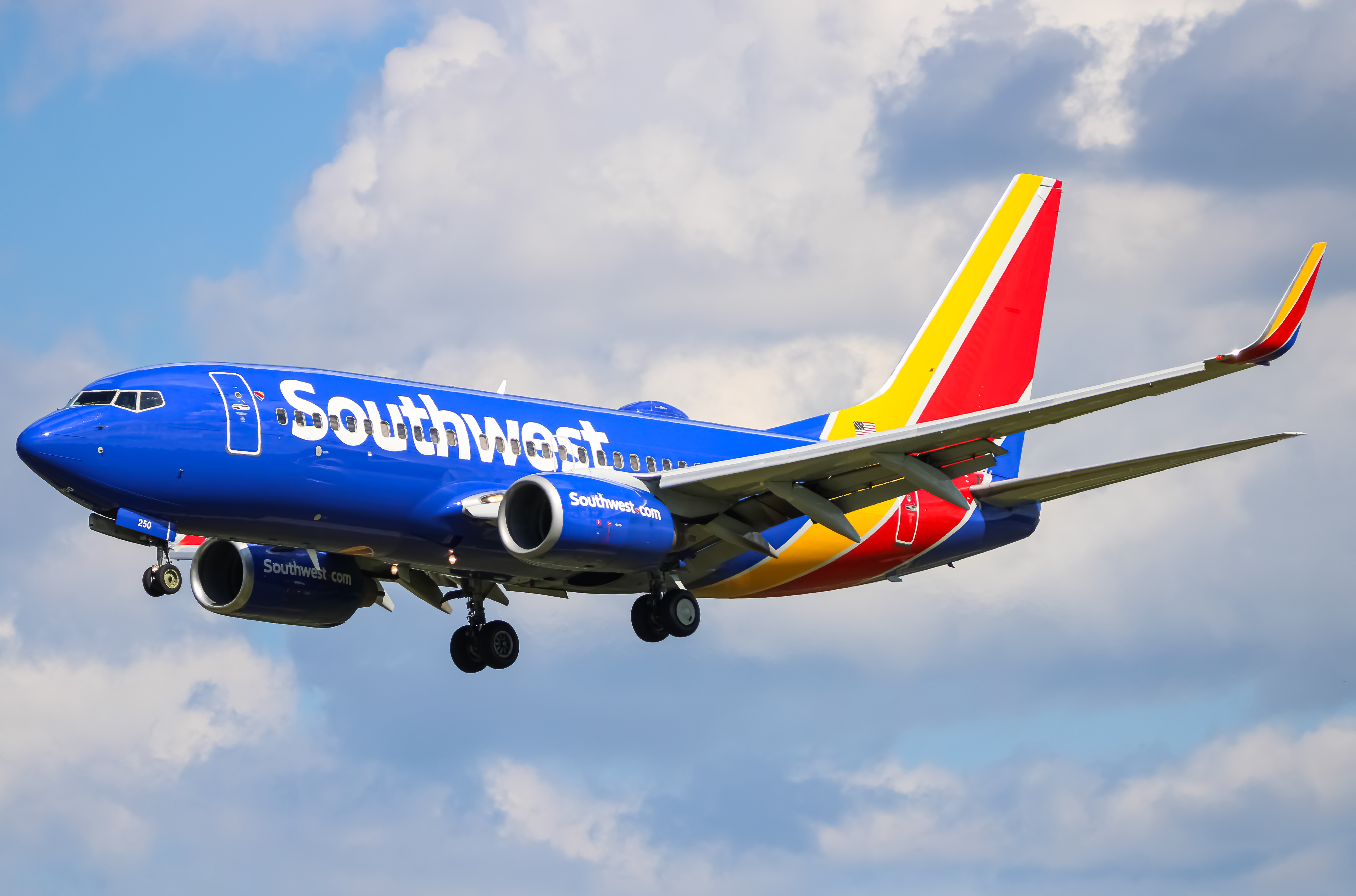 Full size: Southwest Airlines Boeing 737-700 N250WN at Baltimore/Washington International Thurgood Marshall Airport