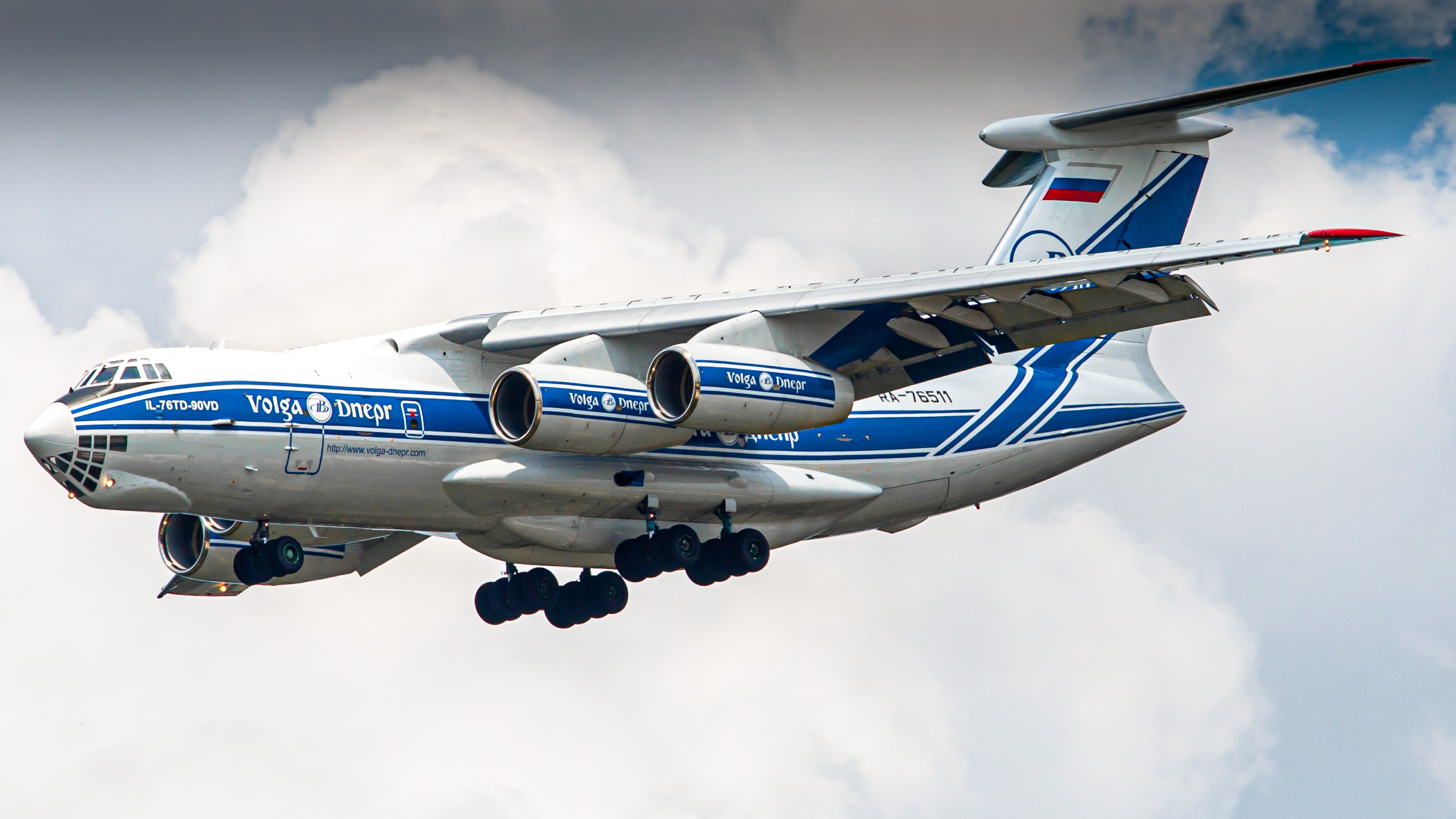 Full size: Volga-Dnepr Airlines Ilyushin IL-76 RA-76511 at Houston-George Bush Intercontinental Airport