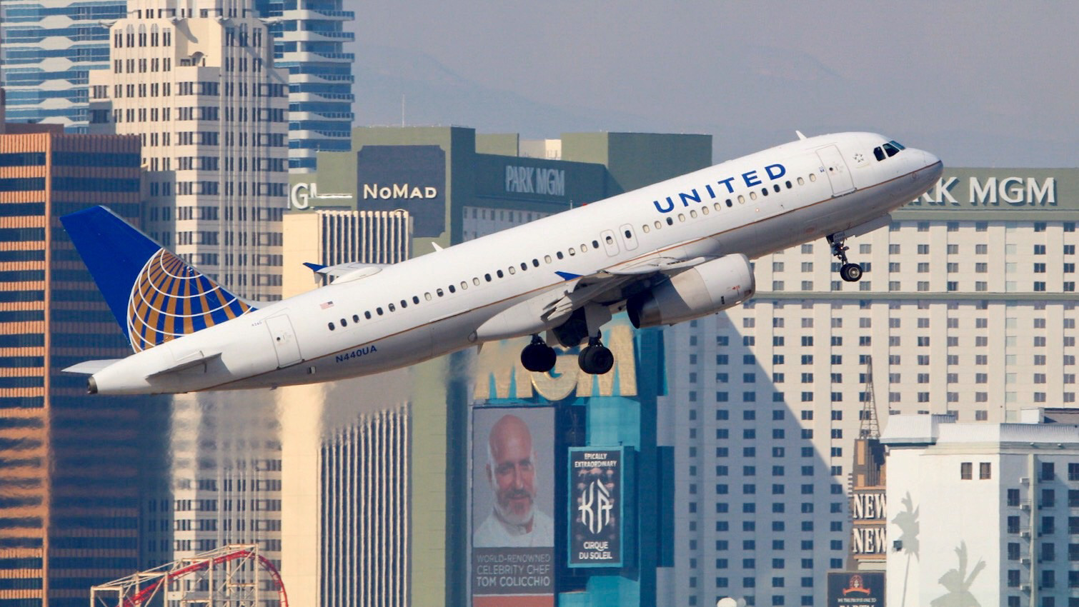 Full size: United Airlines Airbus A320 N440UA at Harry Reid International Airport