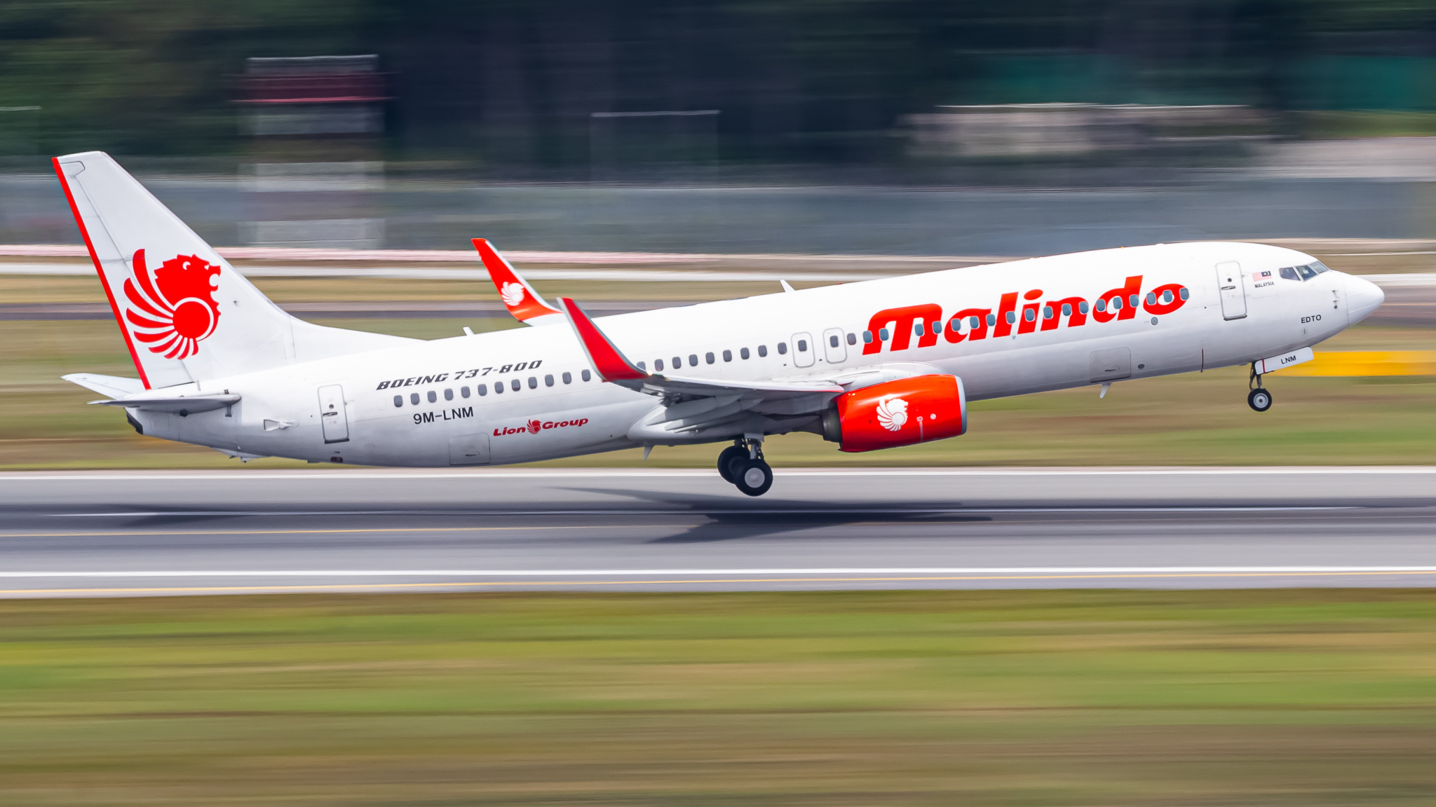 Full size: Malindo Air Boeing 737-8GP 9M-LNM at Singapore-Changi Airport