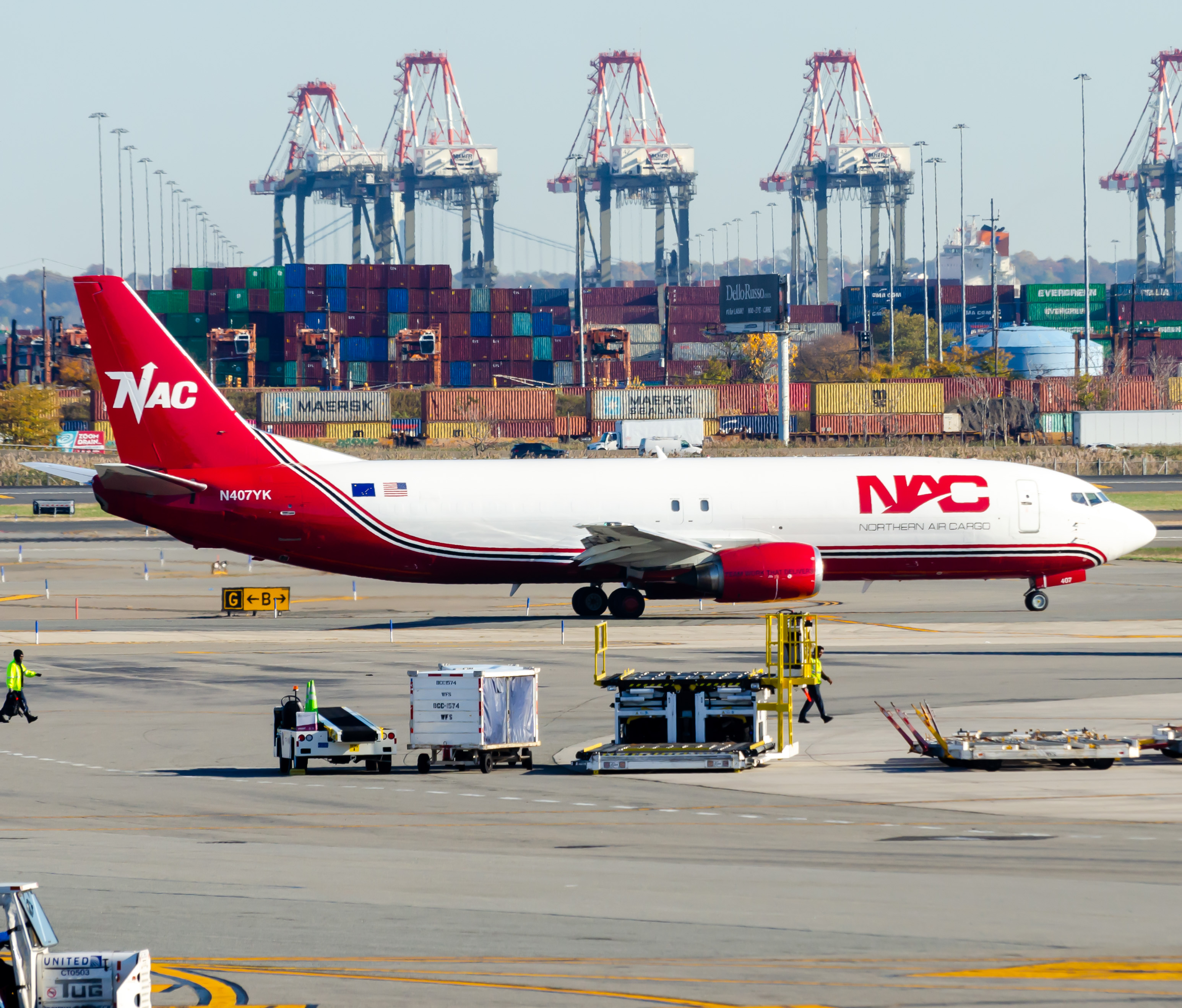 Full size: Northern Air Cargo Boeing 737-400F N407YK at Newark Liberty International Airport