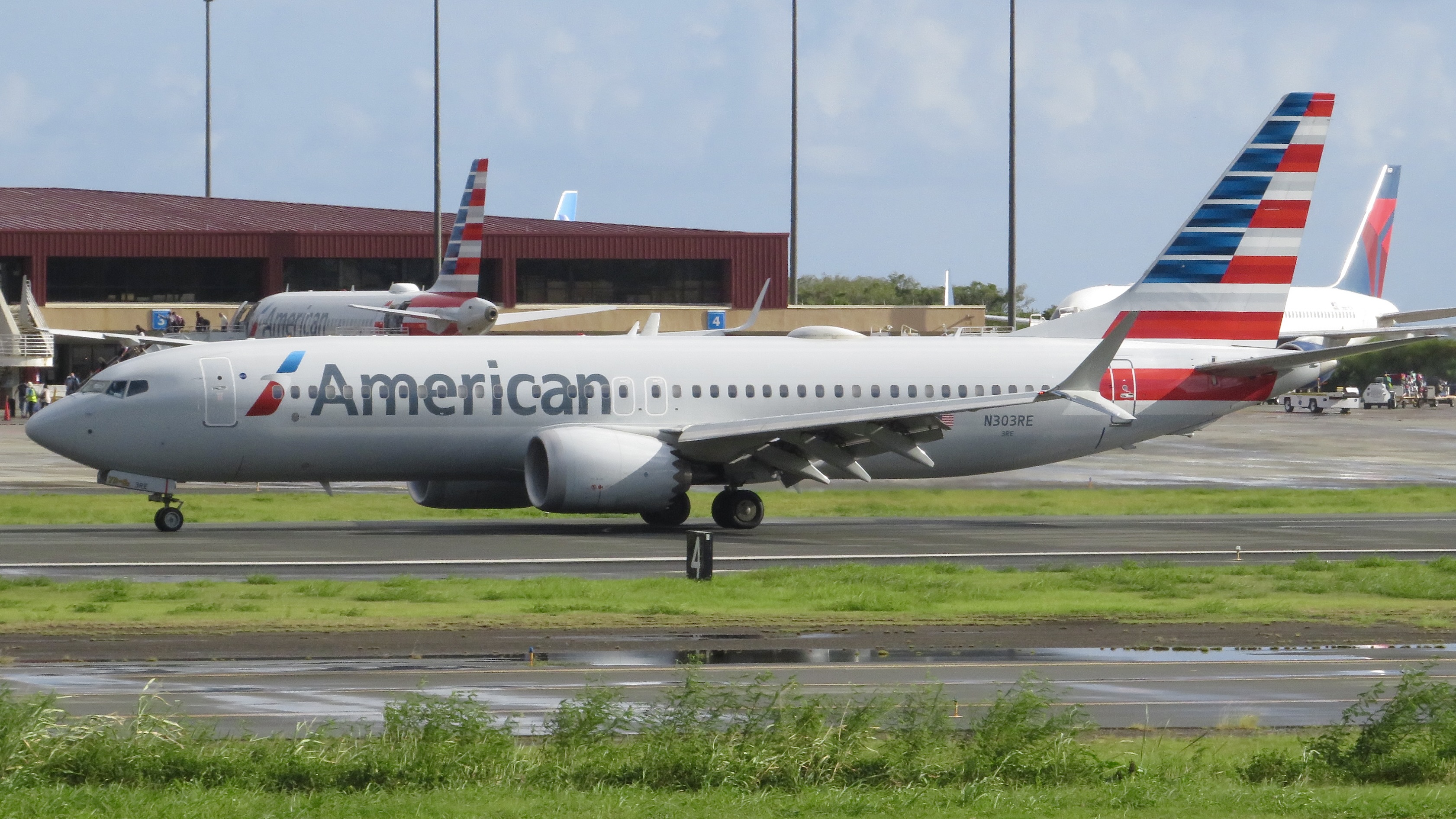 Full size: American Airlines Boeing 737 MAX 8 N303RE at St. Thomas Cyril E. King Airport