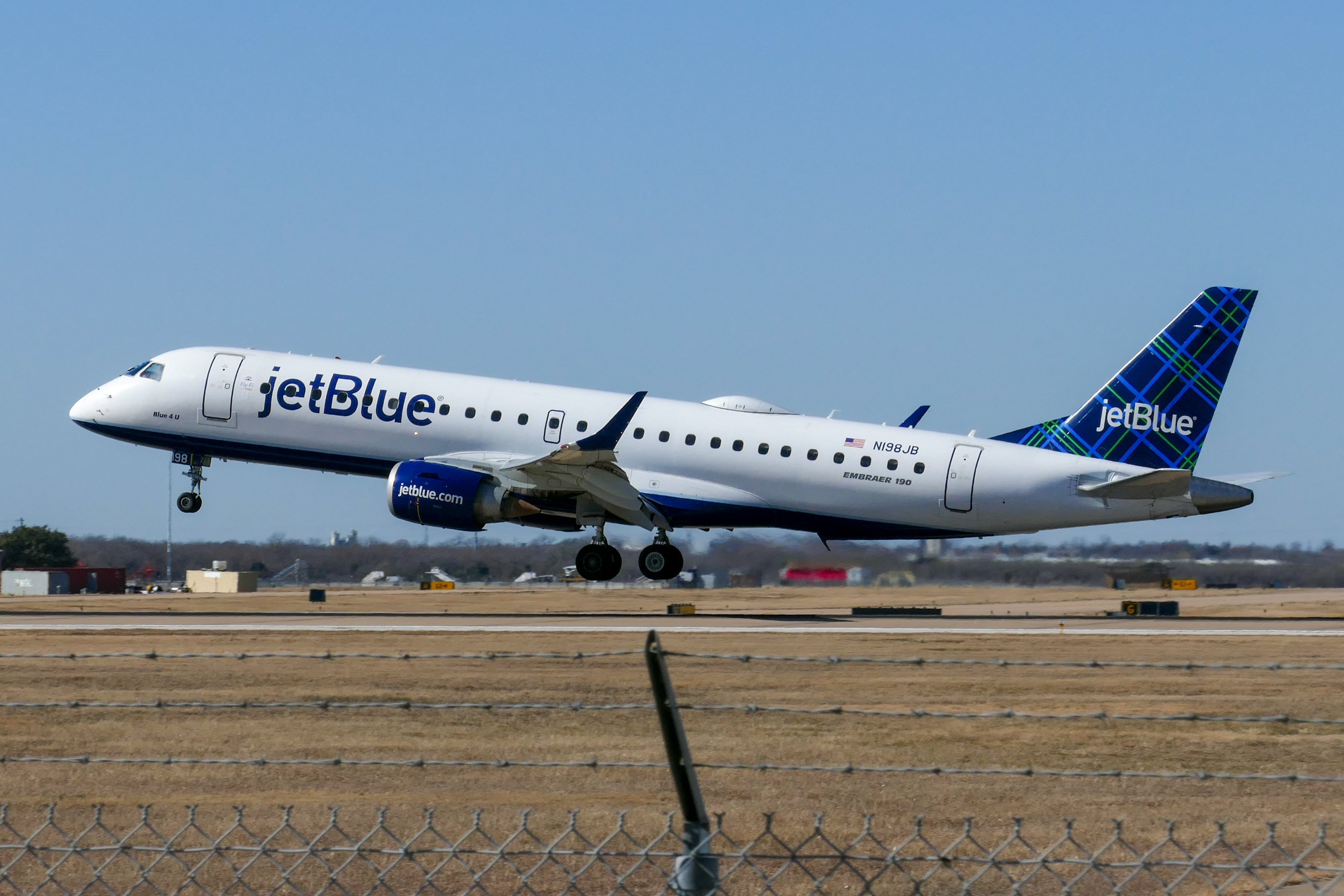 Full size: JetBlue Airways Embraer E190 N198JB  at Austin-Bergstrom International Airport