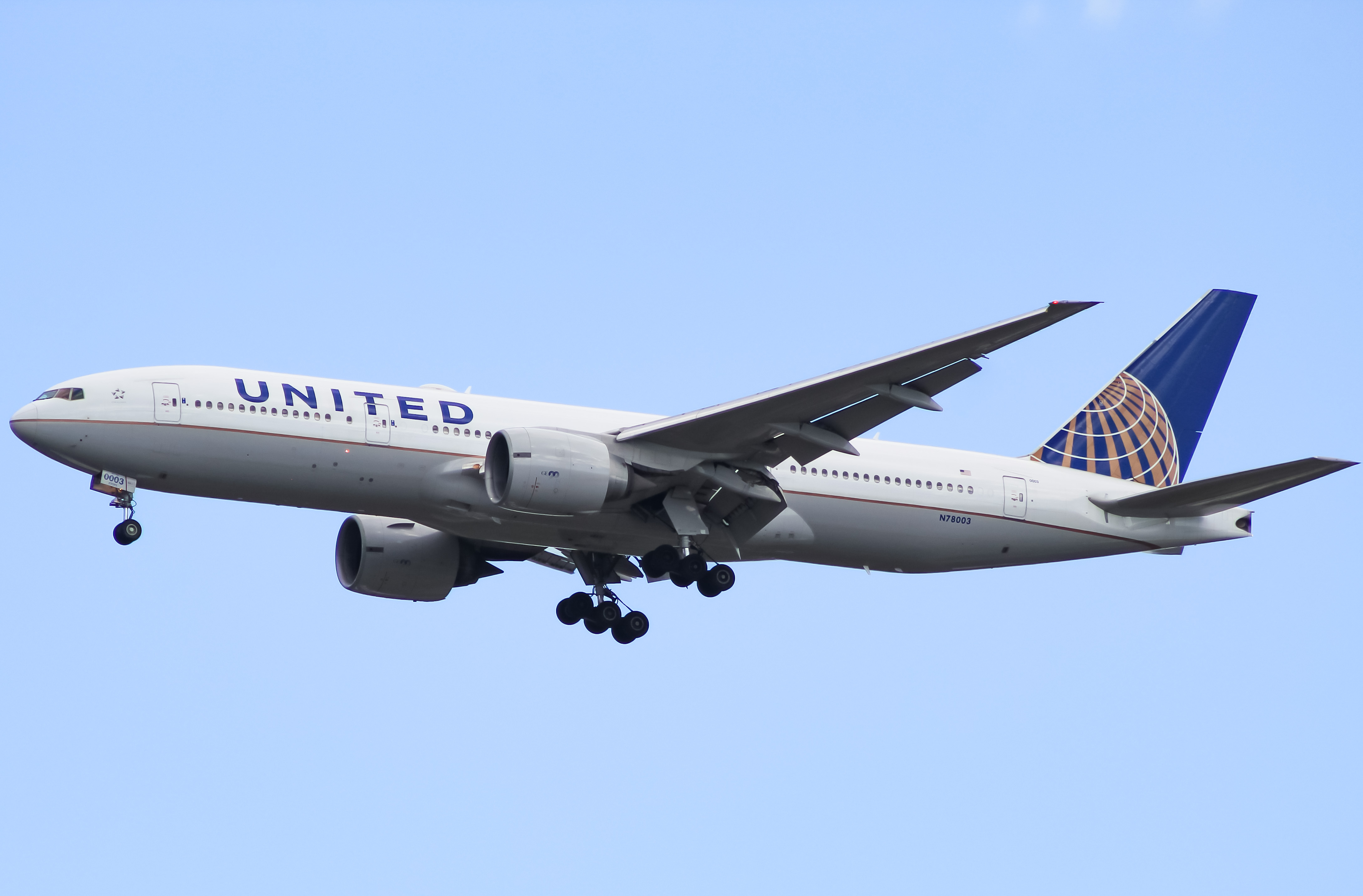 Full size: United Airlines  Boeing 777-200ER  N78003 at Washington Dulles International Airport