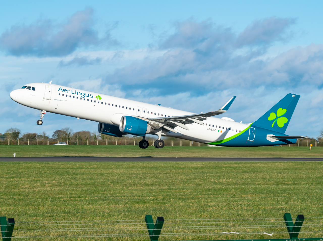 Full size: Aer Lingus Airbus A321NEO EI-LRC at Dublin International Airport