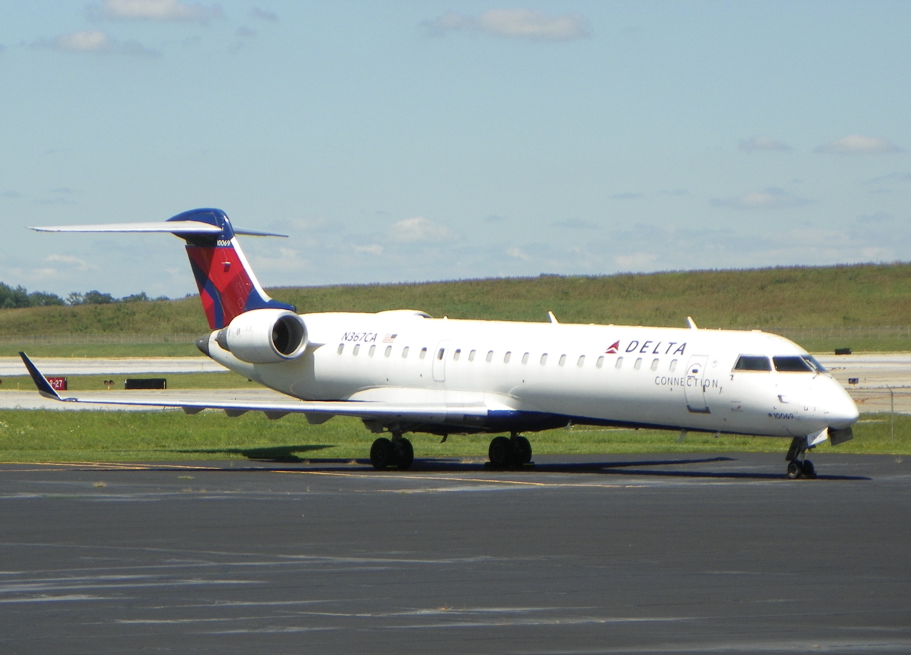 Full size: Delta Airlines Mitsubishi CRJ-700 N367CA at Cincinnati/Northern Kentucky International Airport