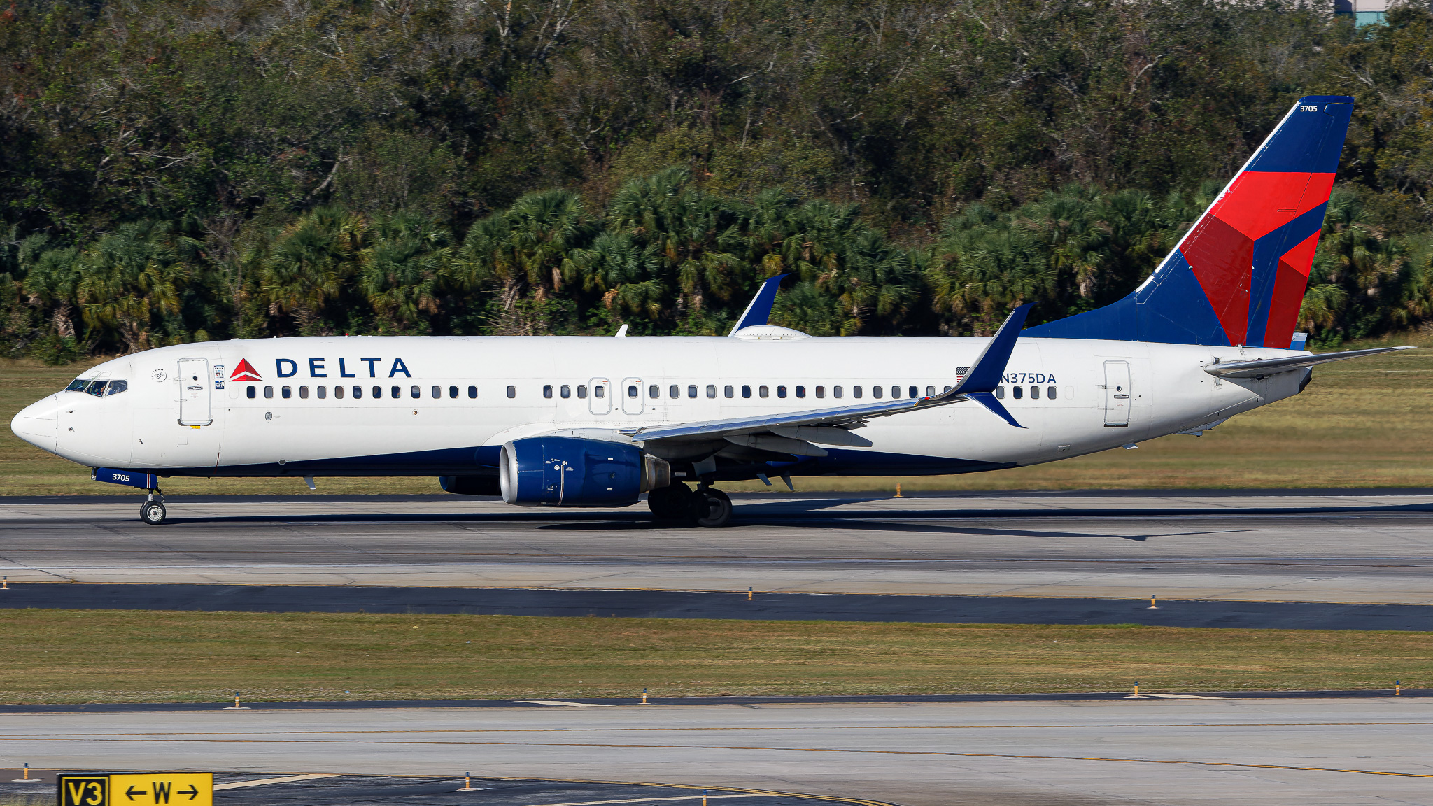 Full size: Delta Airlines Boeing 737-800 N375DA at Tampa International Airport