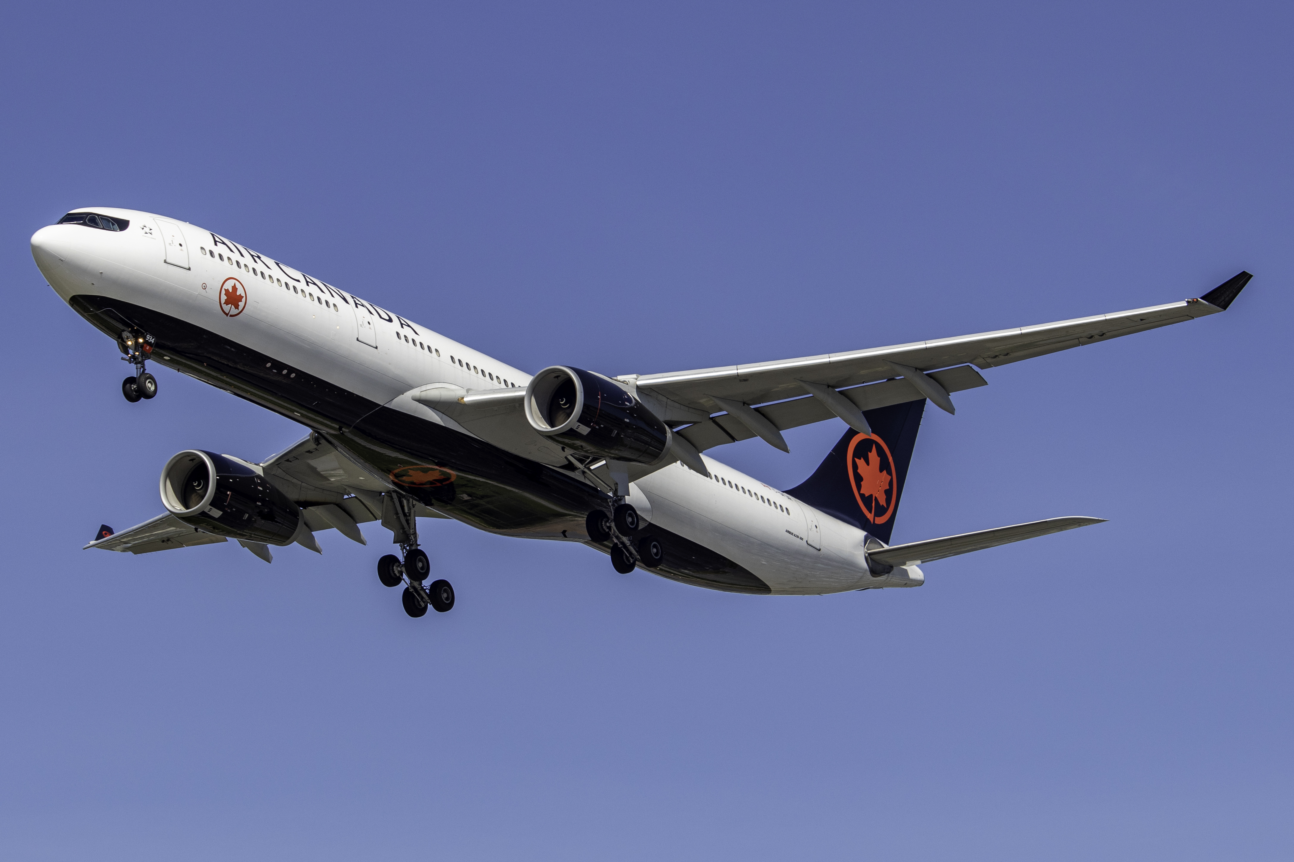 Full size: Air Canada Airbus A330-300 C-GFUR at Vancouver International Airport