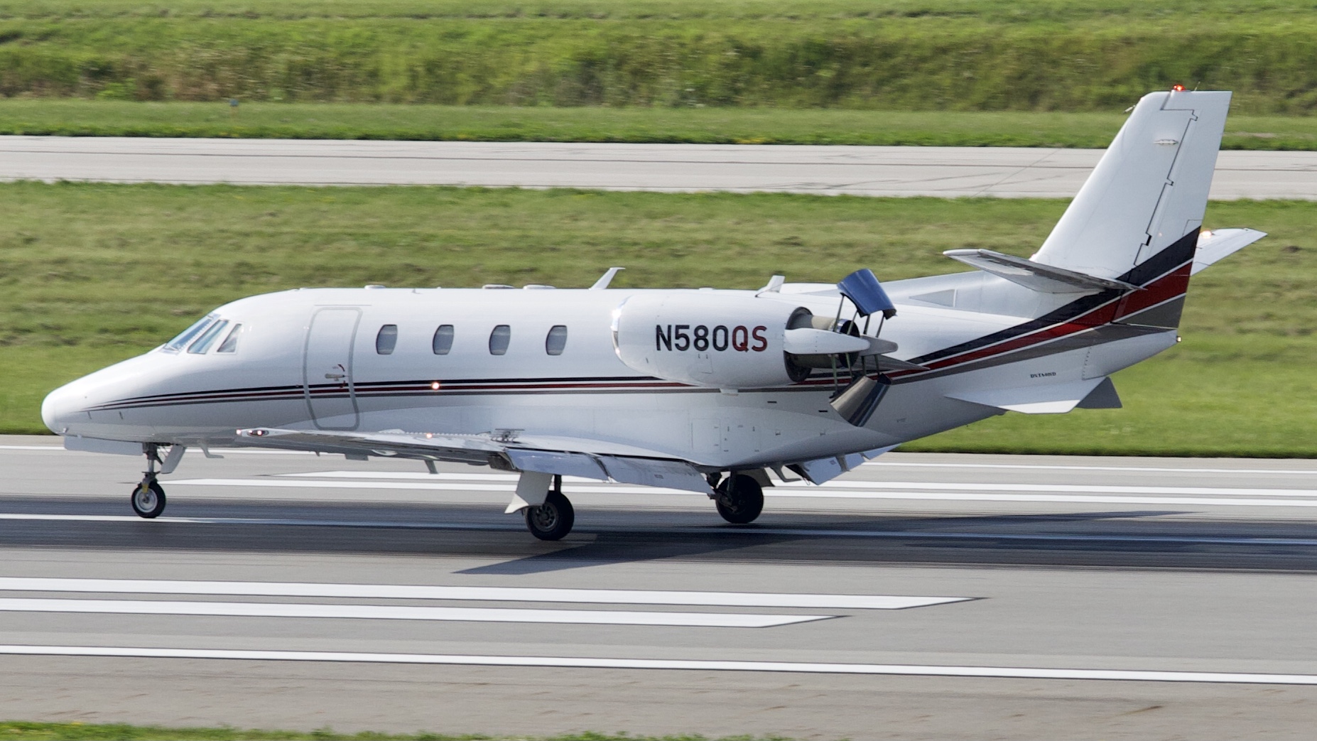 Full size: NetJets Cessna 560XLS Citation Excel N580QS at John Glenn Columbus International Airport