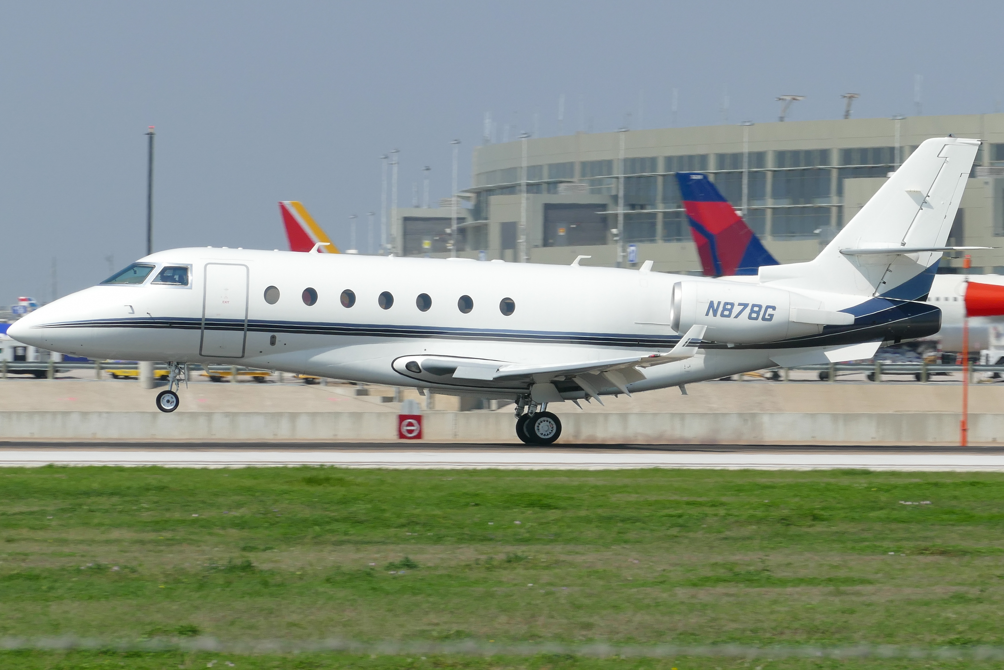 Full size: PRIVATE Gulfstream G200 N878G at Austin-Bergstrom International Airport