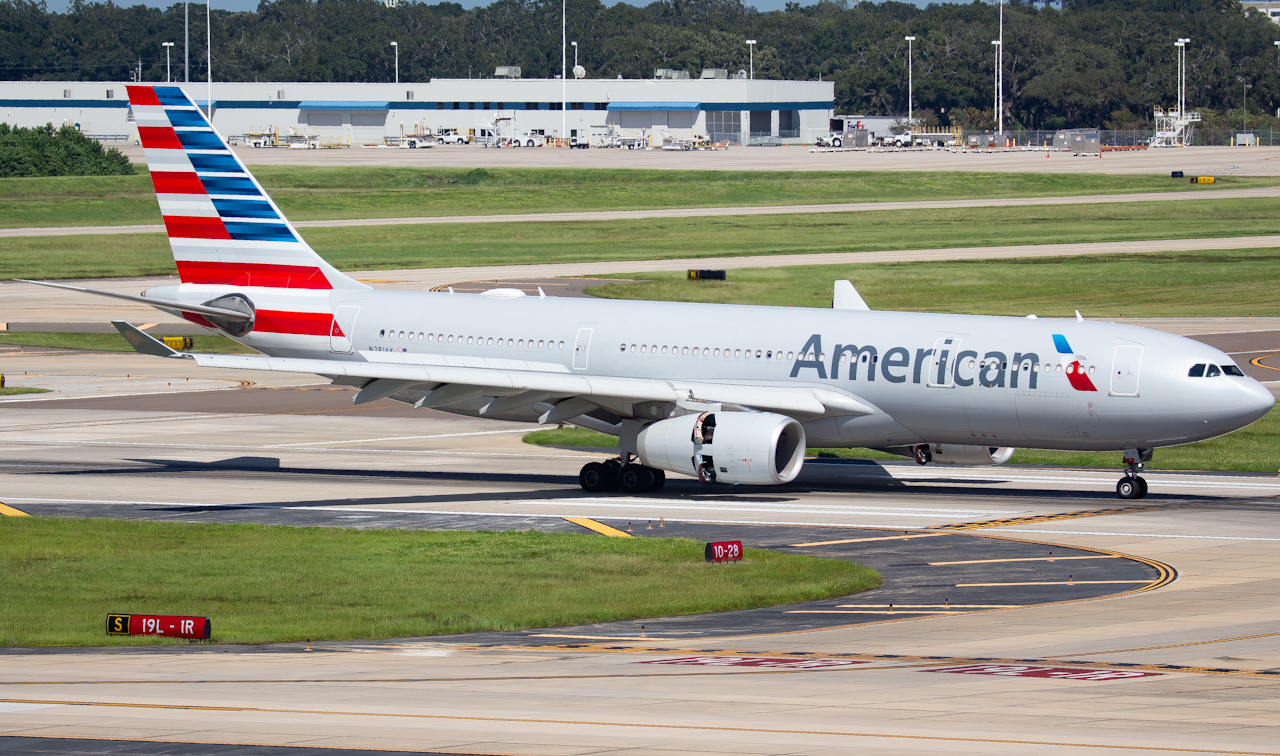 Full size: American Airlines Airbus A330-200 N281AY at Tampa International Airport