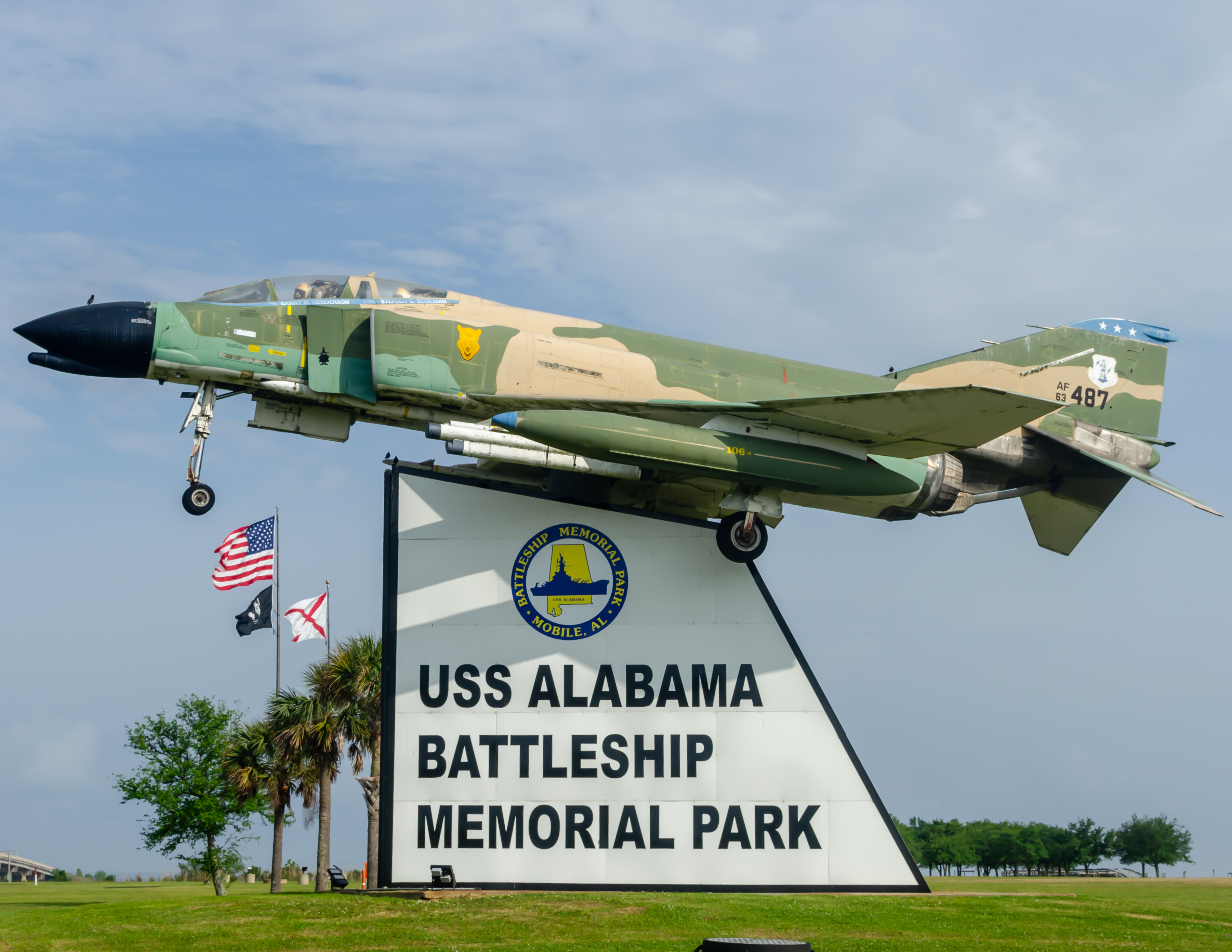 Full size: USAF - United States Air Force McDonnell Douglas F-4 Phantom II 630487 at Not Applicable