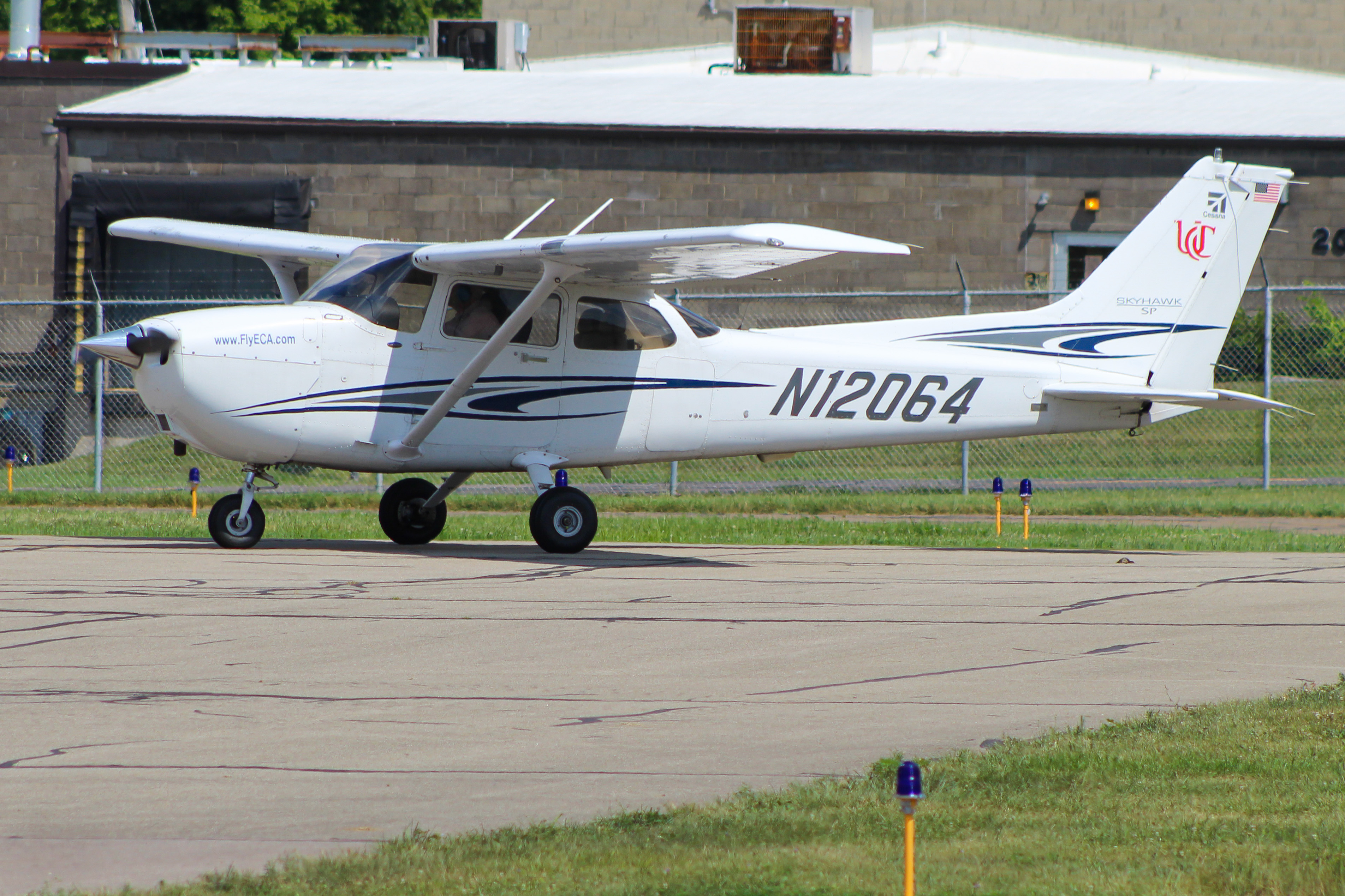 Full size: PRIVATE Cessna 172 N12064 at Clermont County Airport