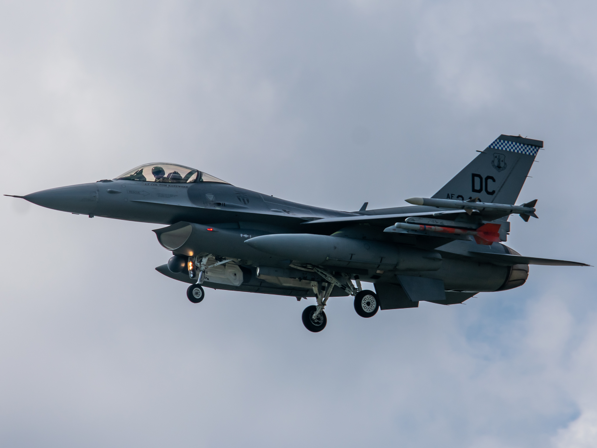 Full size: USAF - United States Air Force General Dynamics F-16 86-0340 at Joint Base Andrews