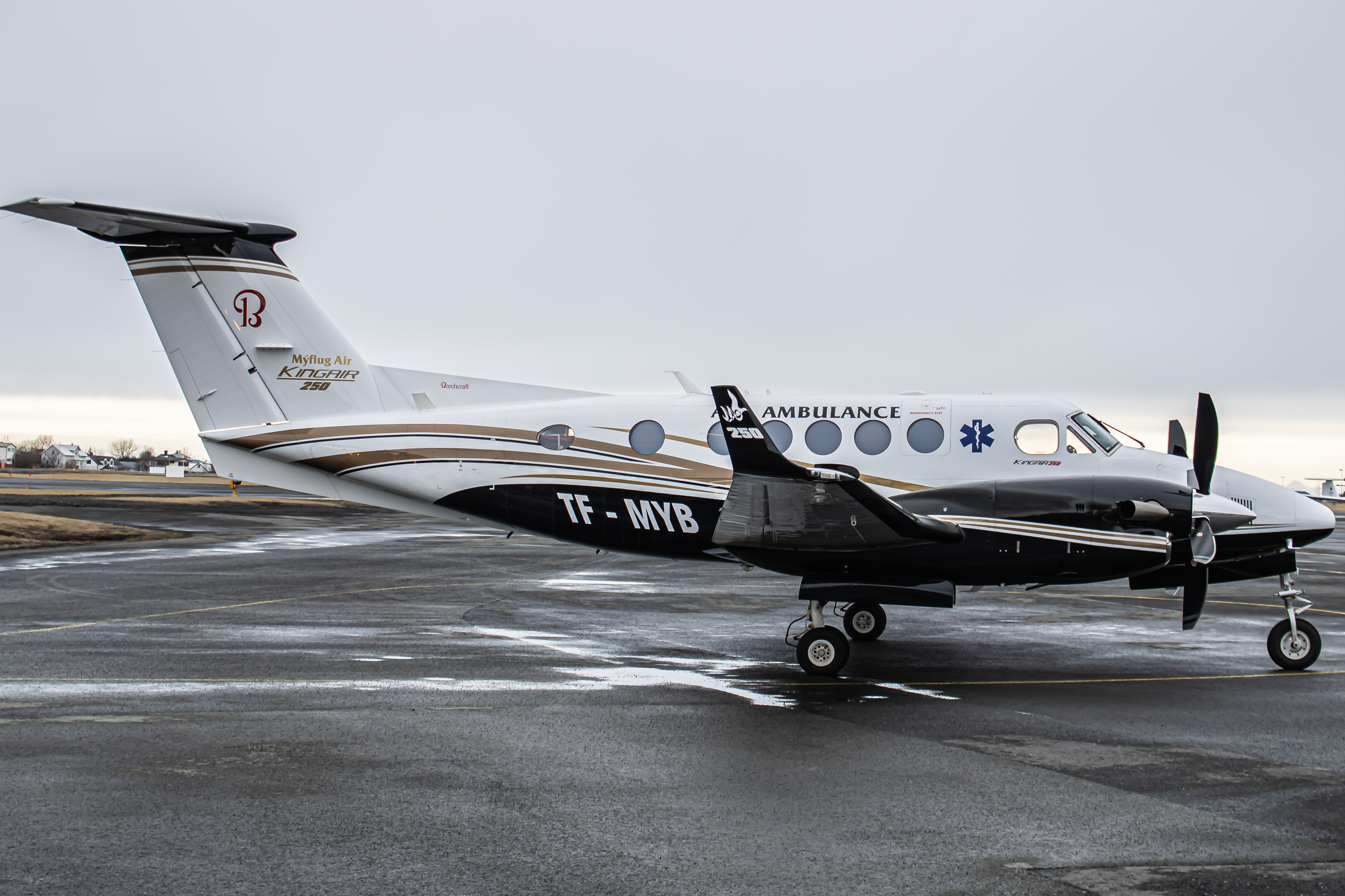 Full size: PRIVATE Beechcraft King Air 250 TF-MYB at Reykjavik Airport