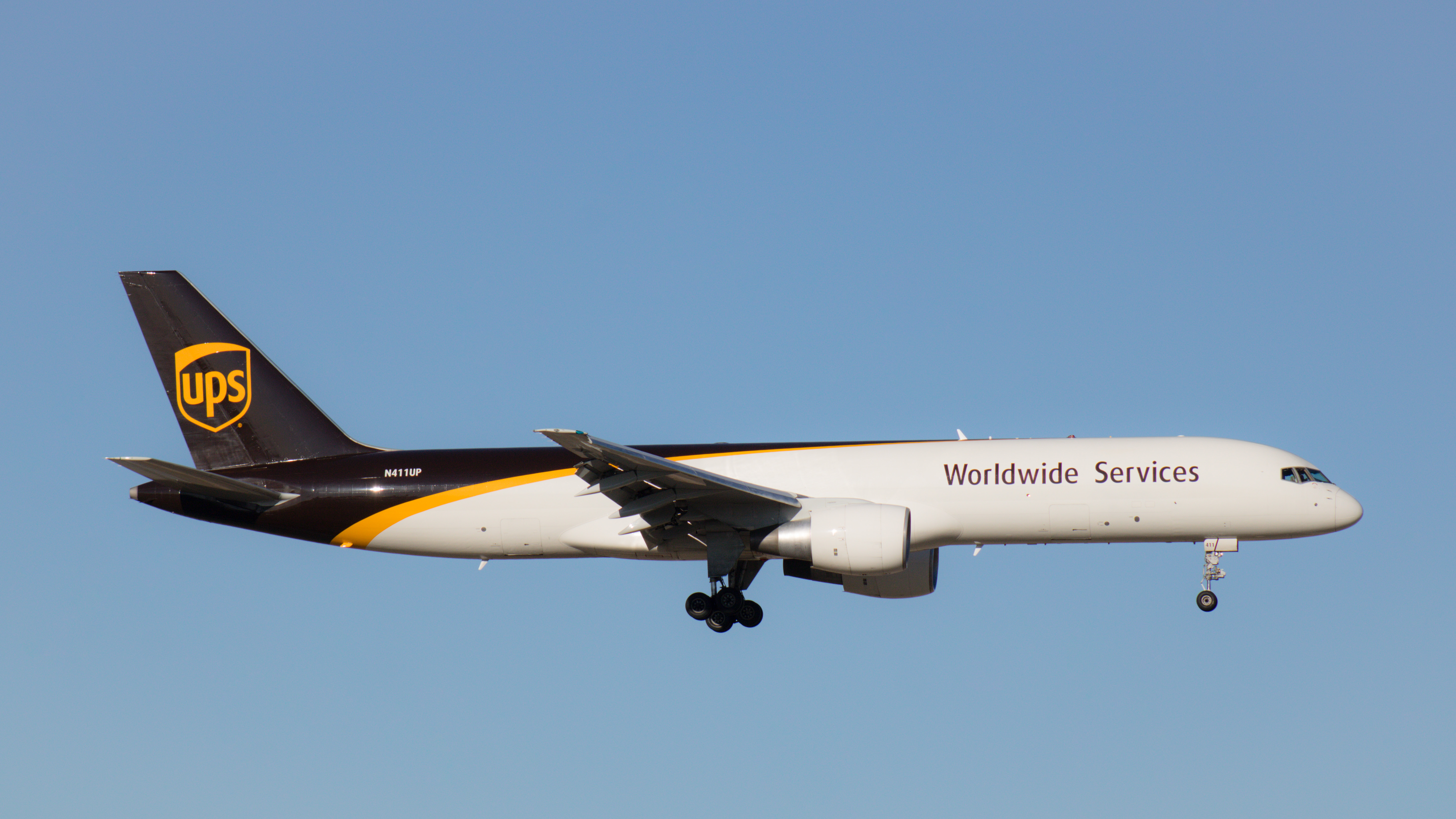 Full size: United Parcel Service Boeing 757-200F N411UP at Boise Air Terminal/Gowen Field