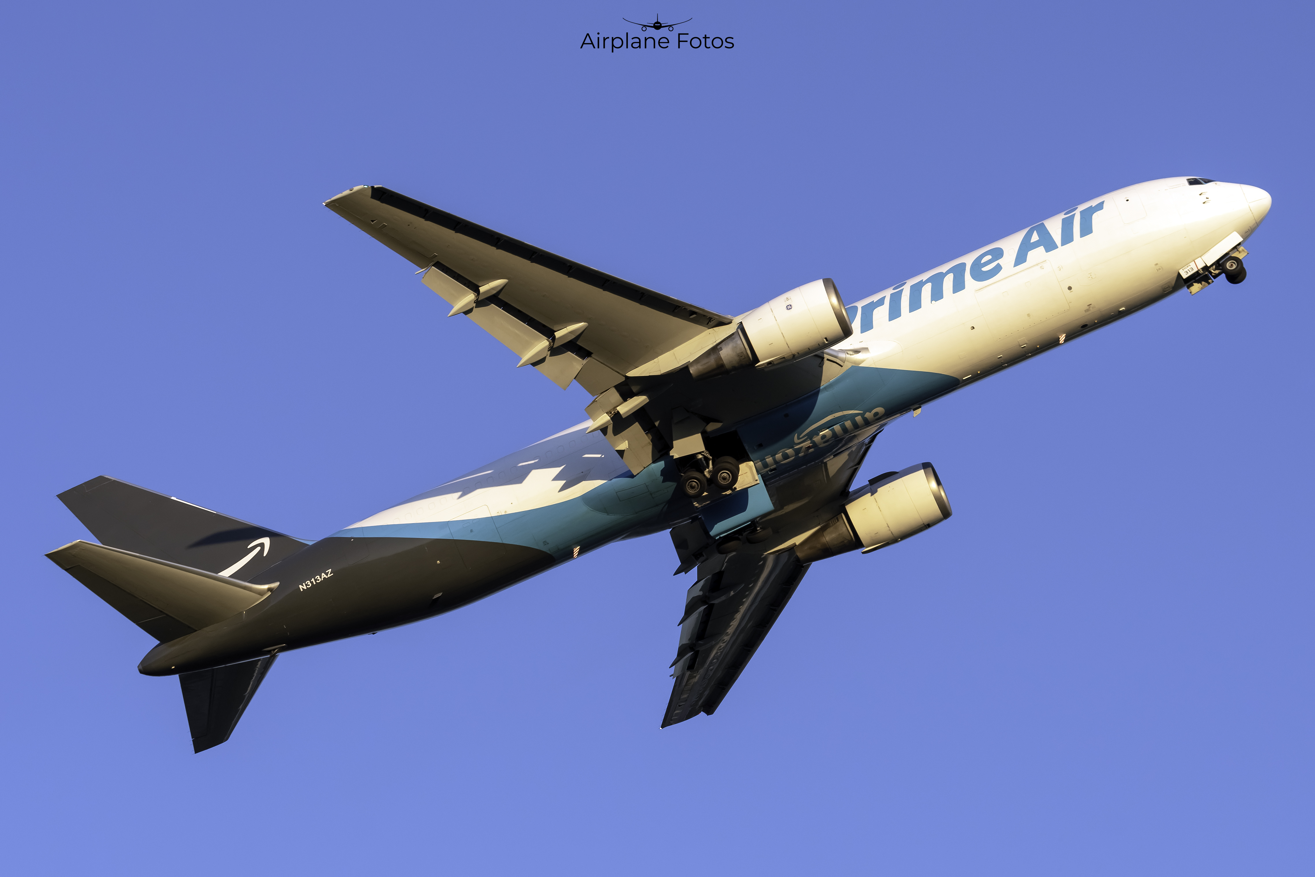 Full size: Prime Air Boeing 767-300 N313AZ at Lehigh Valley International Airport