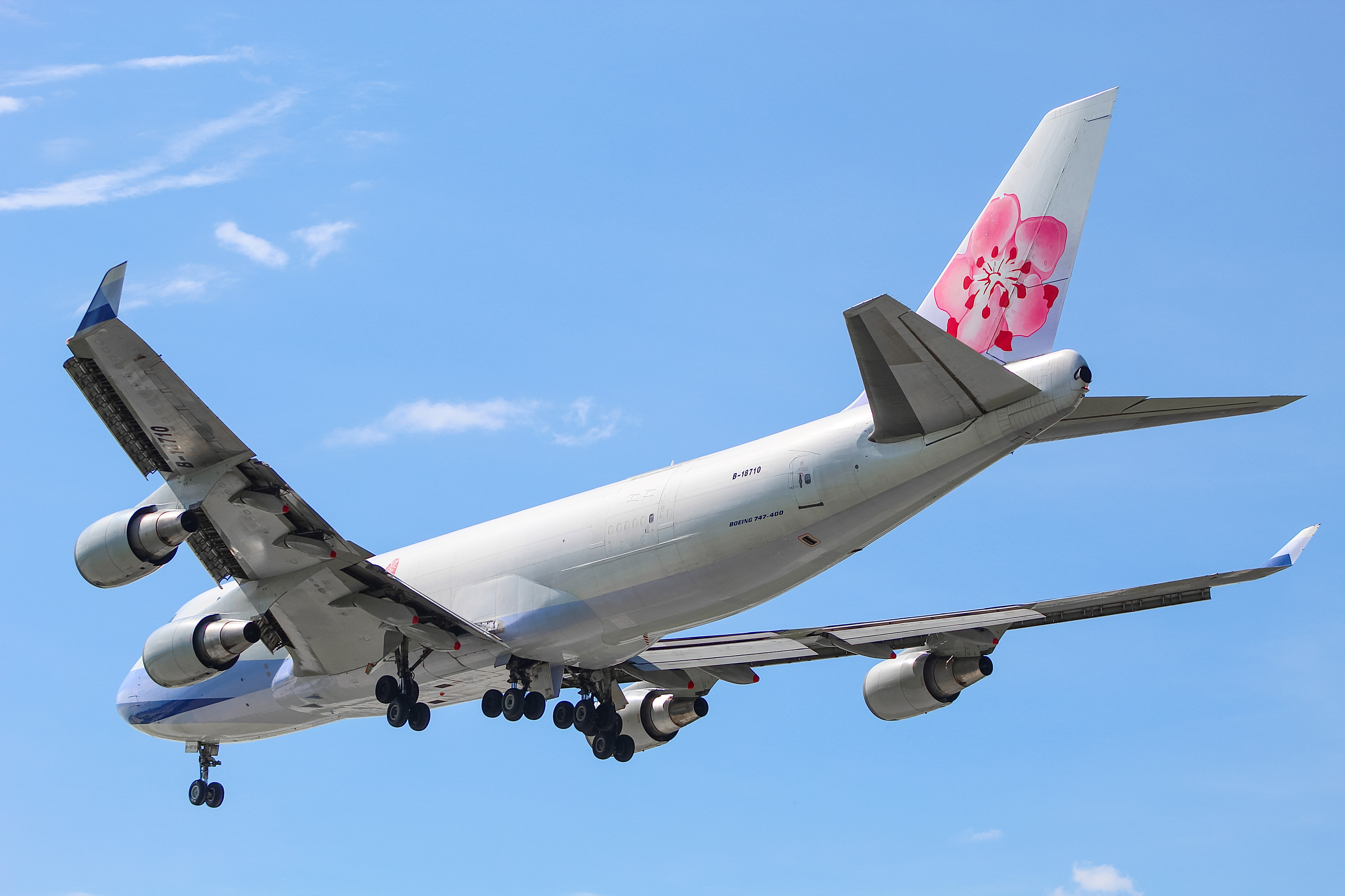 Full size: China Airlines Cargo Boeing 747-400F B-18710 at Chicago O'Hare International Airport