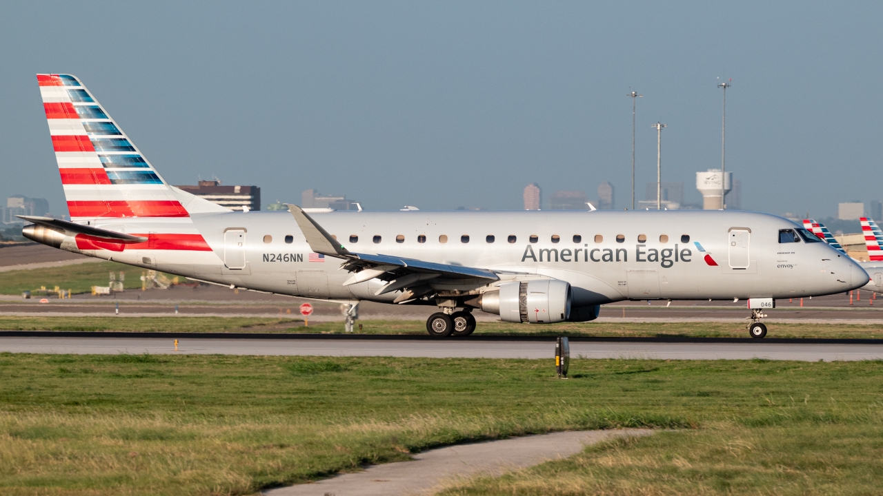 Full size: American Eagle Embraer E175 N246NN at Dallas-Fort Worth International Airport
