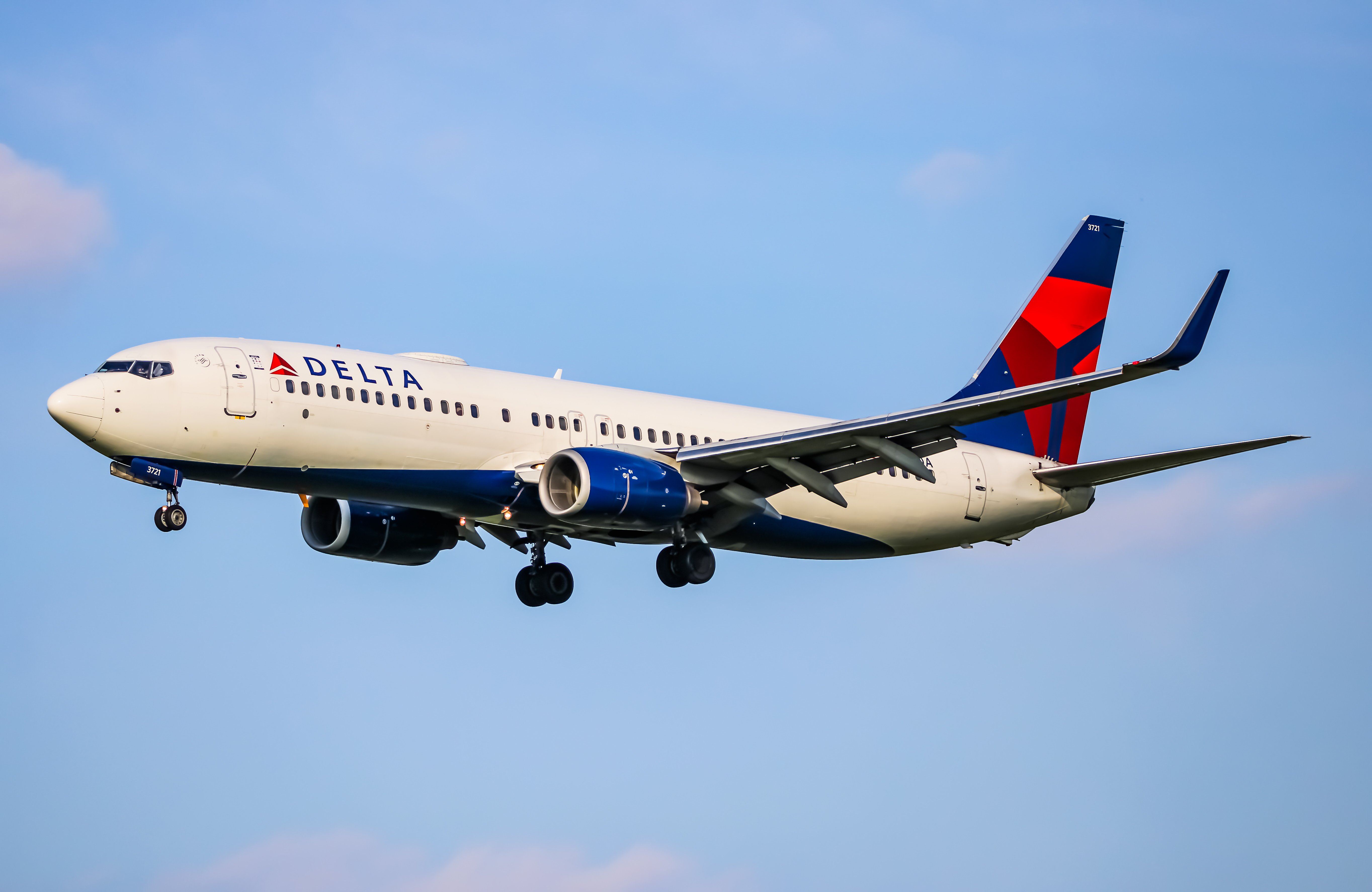 Full size: Delta Airlines Boeing 737-800 N391DA at Baltimore/Washington International Thurgood Marshall Airport