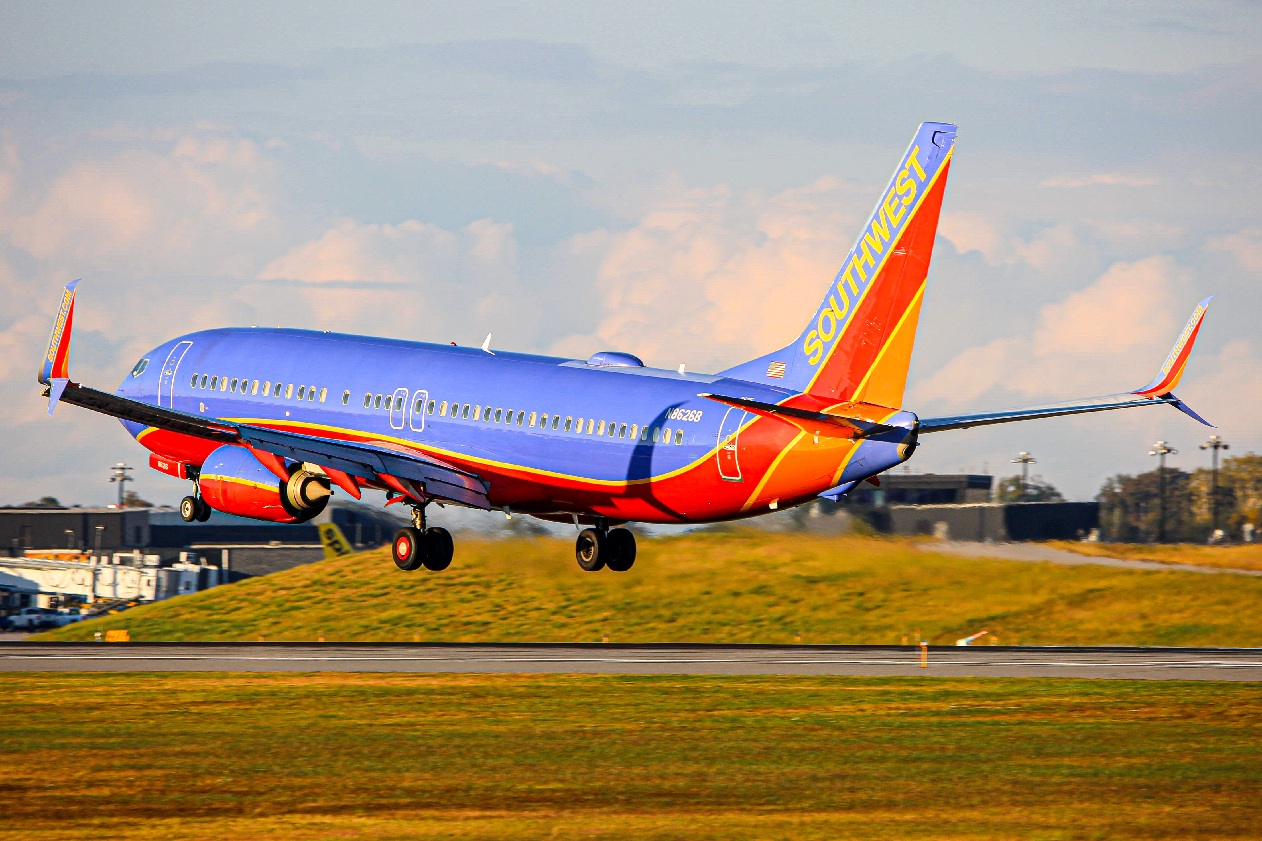 Full size: Southwest Airlines 737-800 N8626B at Baltimore/Washington International Thurgood Marshall Airport