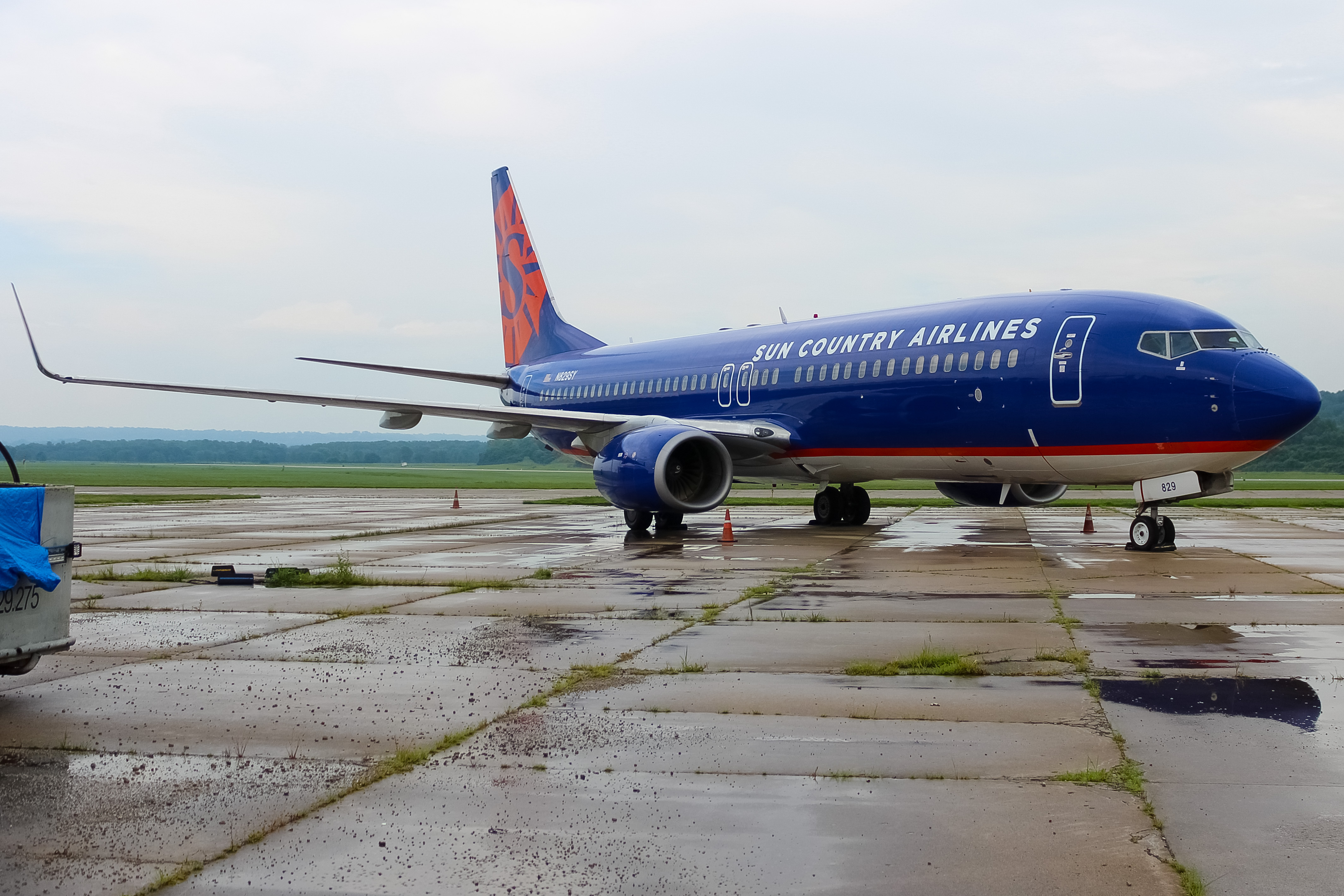 Full size: Sun Country Airlines Boeing 737-800 N829SY at Cincinnati Municipal Airport/Lunken Field
