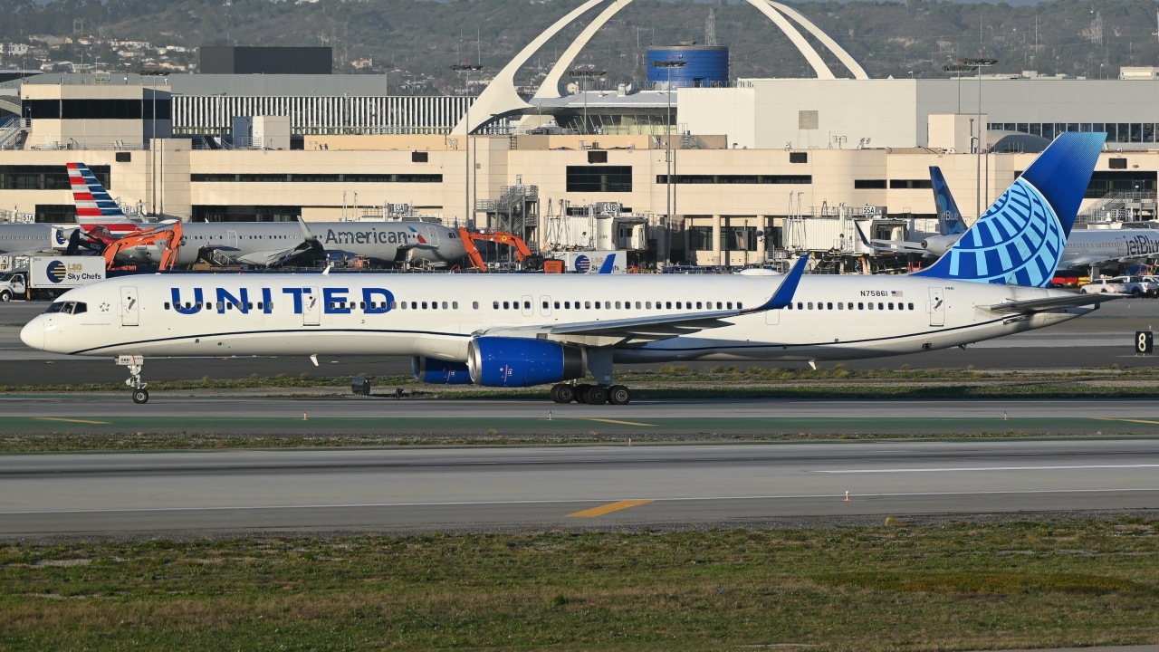 Full size: United Airlines Boeing 757-300 N75861 at Los Angeles International Airport