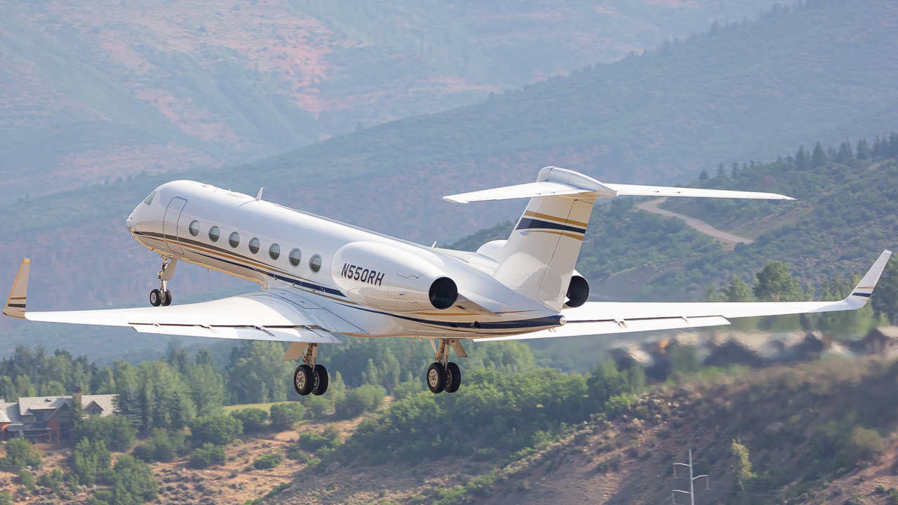 Full size: PRIVATE Gulfstream G550 N550RH at Aspen-Pitkin County Airport/Sardy Field